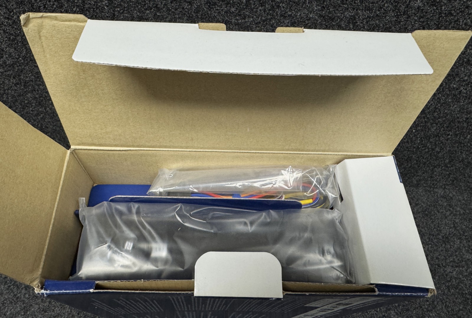 Alpine CDE-175BT BRAND NEW/EXTREMELY Hard to find, exactly as shown