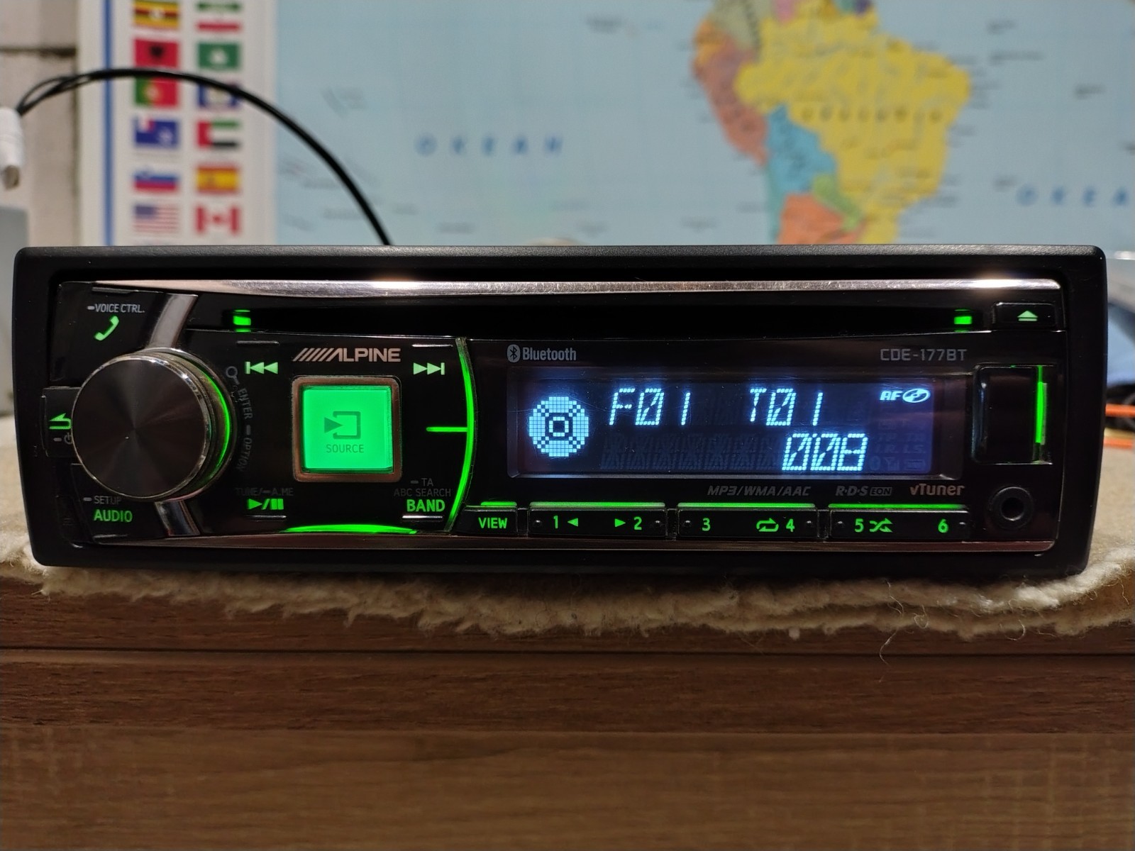 Alpine CDE-177BT Car Stereo CD Media Receiver Fully Working Great Shape