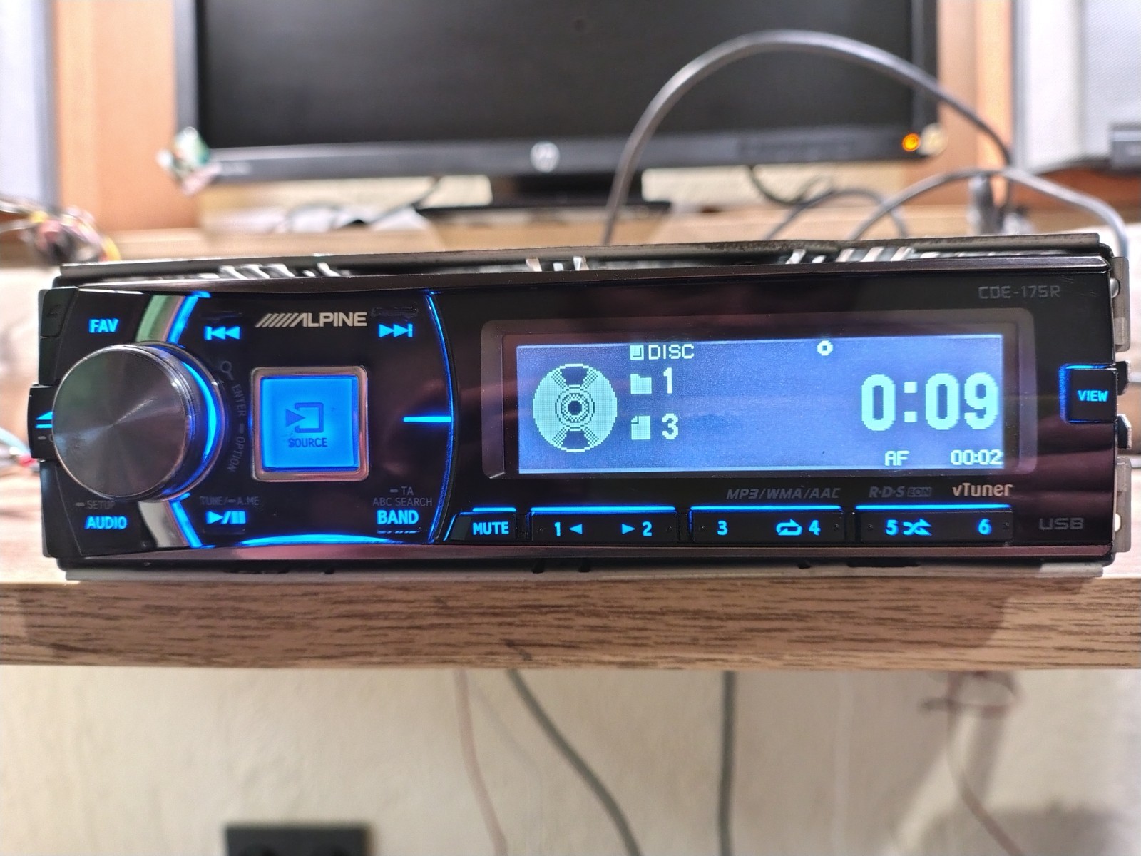 Alpine CDE-175R Car Stereo Mobile Media Station Fully Working Great Shape