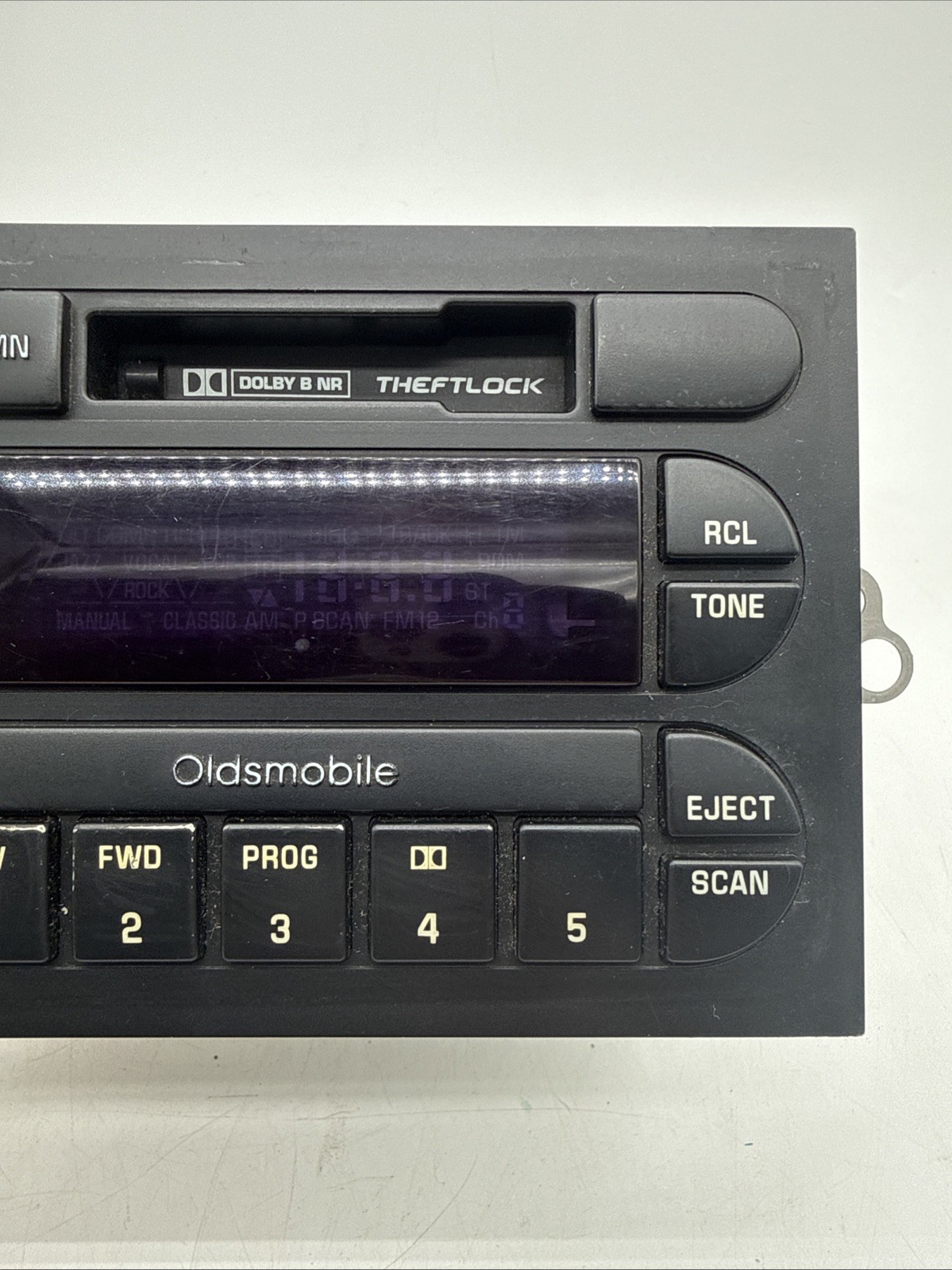Oldsmobile Delco GM OEM Cassette player radio 95 96 97 98 99 16200753 Olds