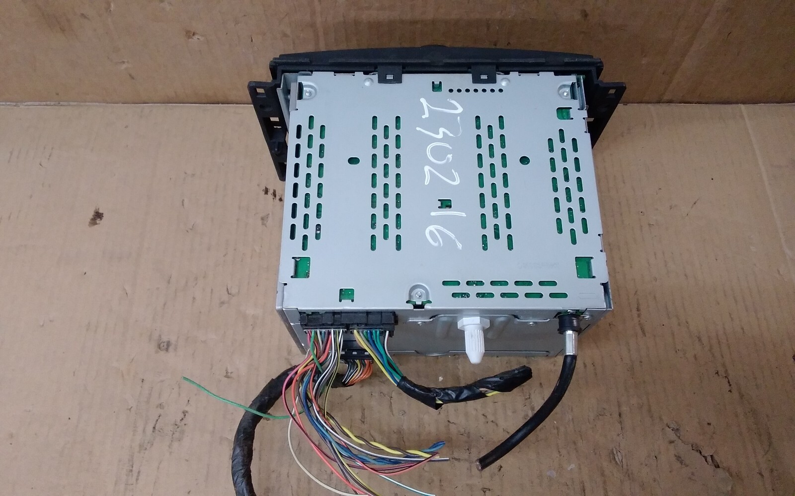 2006 SATURN VUE AM FM CD DVD MP3 RADIO ID-15804073