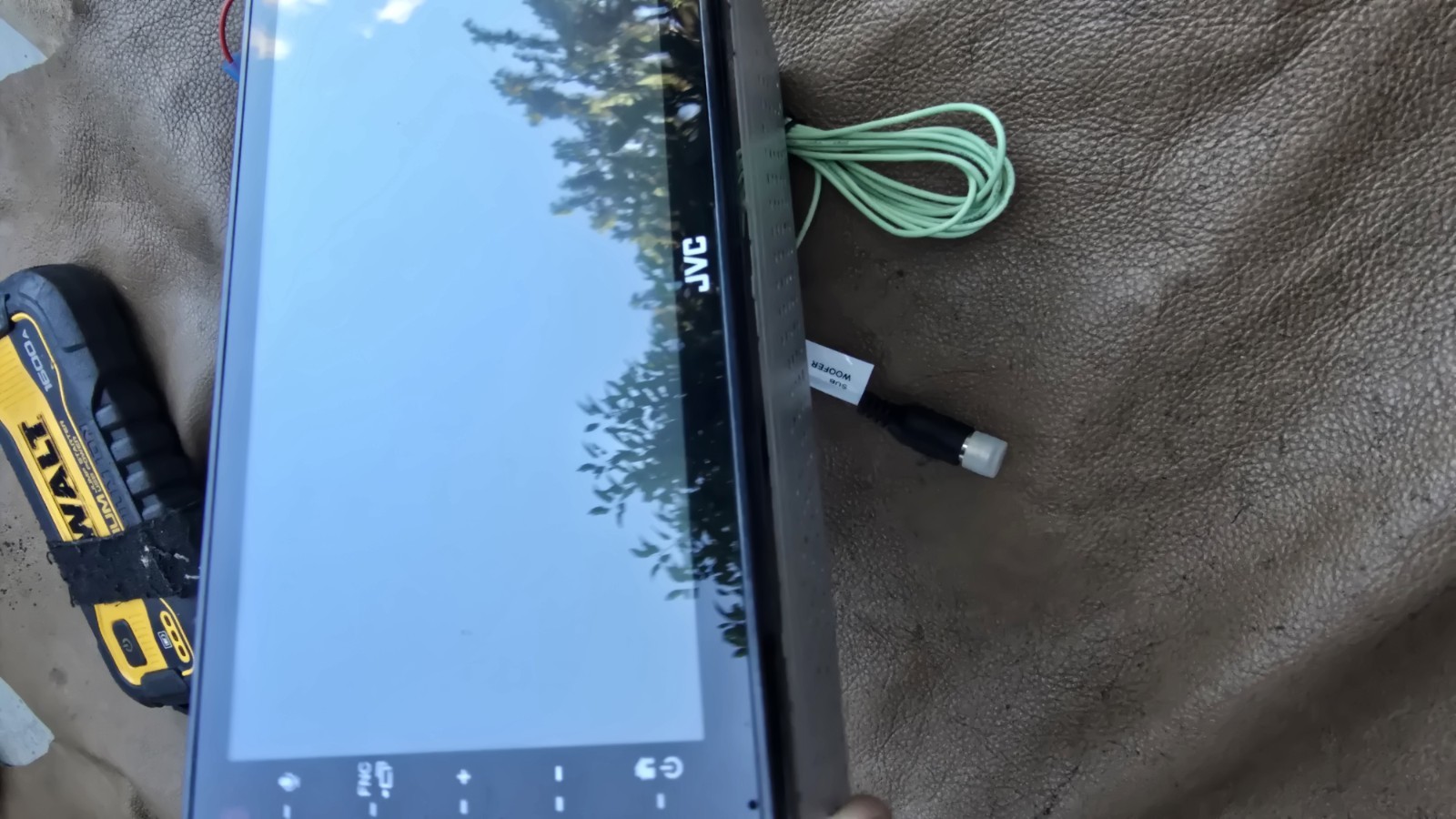 JVC KW-M560BT 6.8″ Apple CarPlay / Android Auto Bluetooth Digital Media Receiver