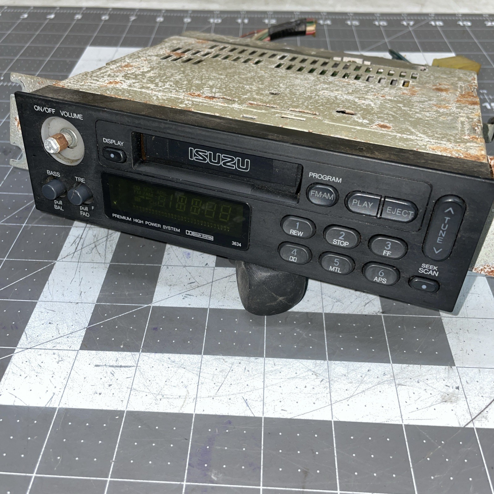 Isuzu AM FM Cassette Tape Player Factory Car Stereo Radio 8-97070-488-2