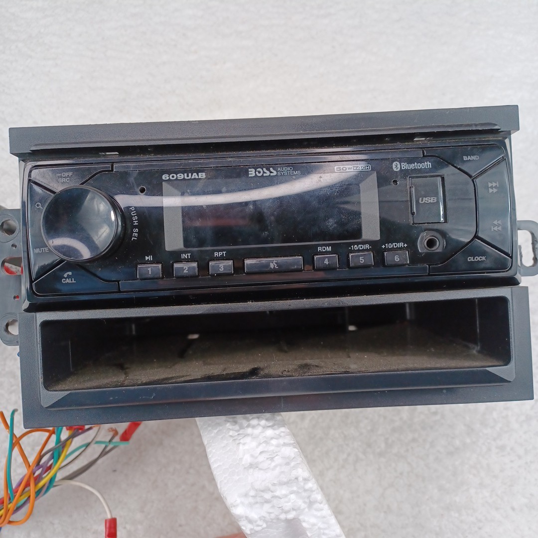 Boss Car Stereo 609UAB 50W Bluetooth USB Remote Control