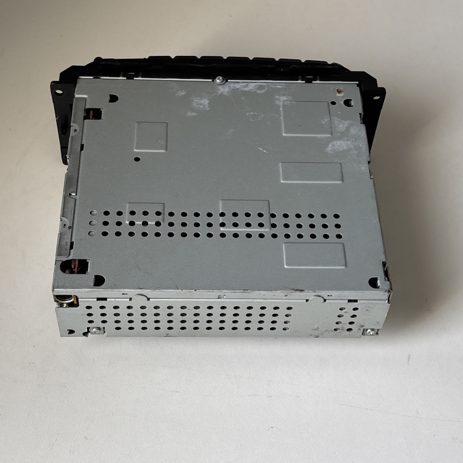 2001-2005 Dodge Stratus Chrysler Sebring 4 Disc CD Player Radio OEM MR459823