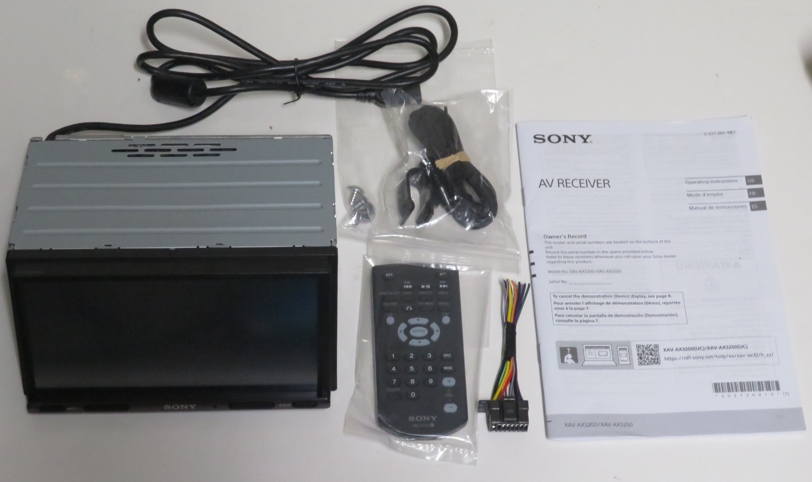 Sony XAV-AX3250 6.95″ Apple CarPlay Android Auto Bluetooth Multimedia-Black