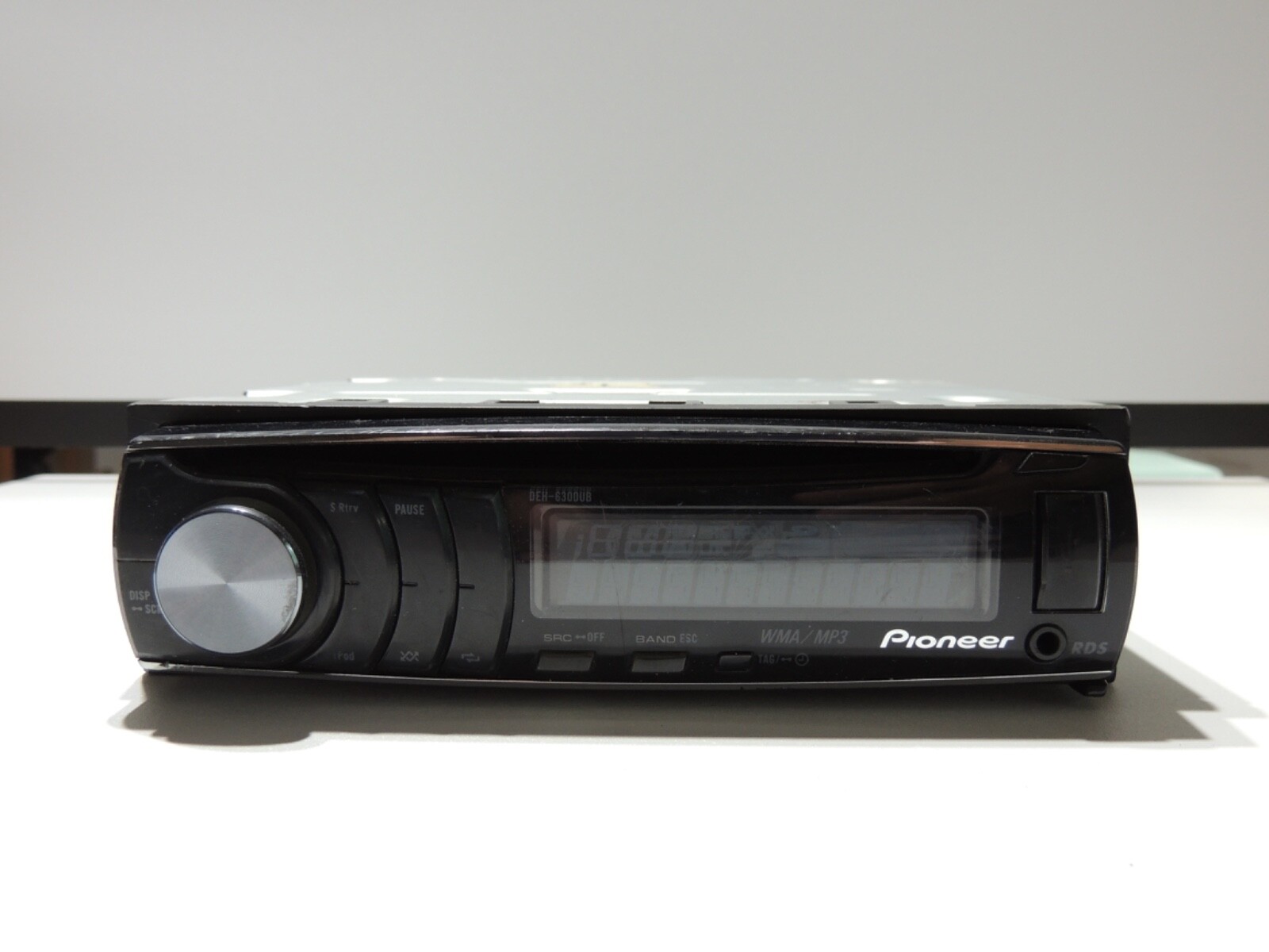 PIONEER DEH-P6000UB CD PLAYER, Rare And Hard To Find.