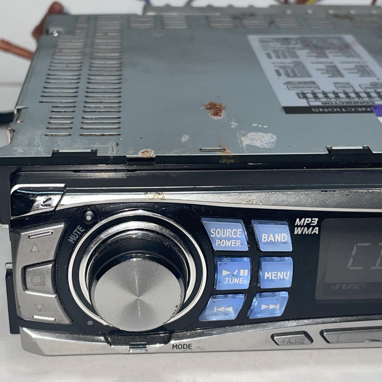 Alpine CDE 9852 CD Player In Dash Receiver Radio CD Player Turns On Untested