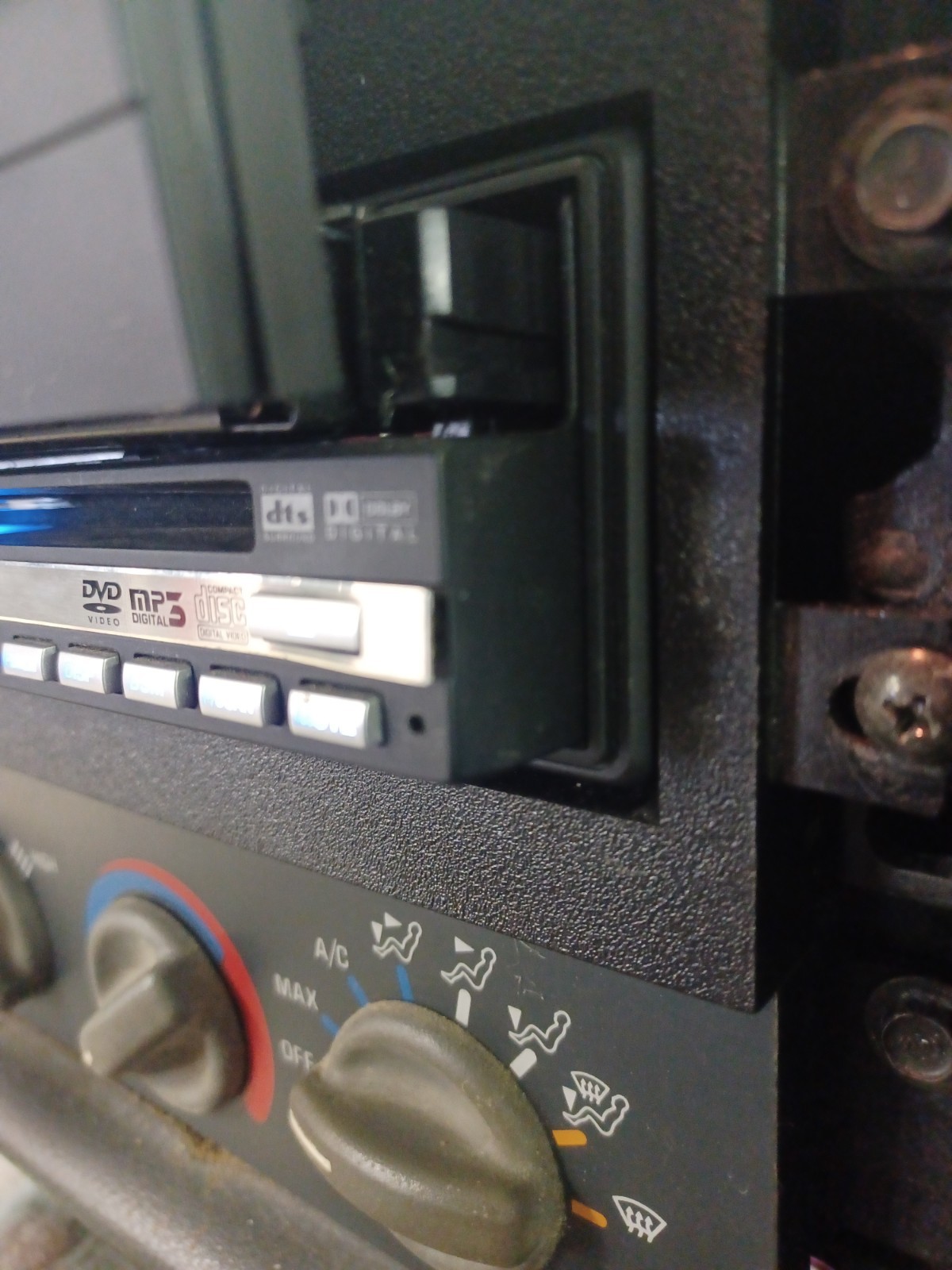RARE OLD SCHOOL ROCKFORD FOSGATE RAVDVD2 7 INCH LCD CD/DVD PLAYER – W/ NEW STUFF