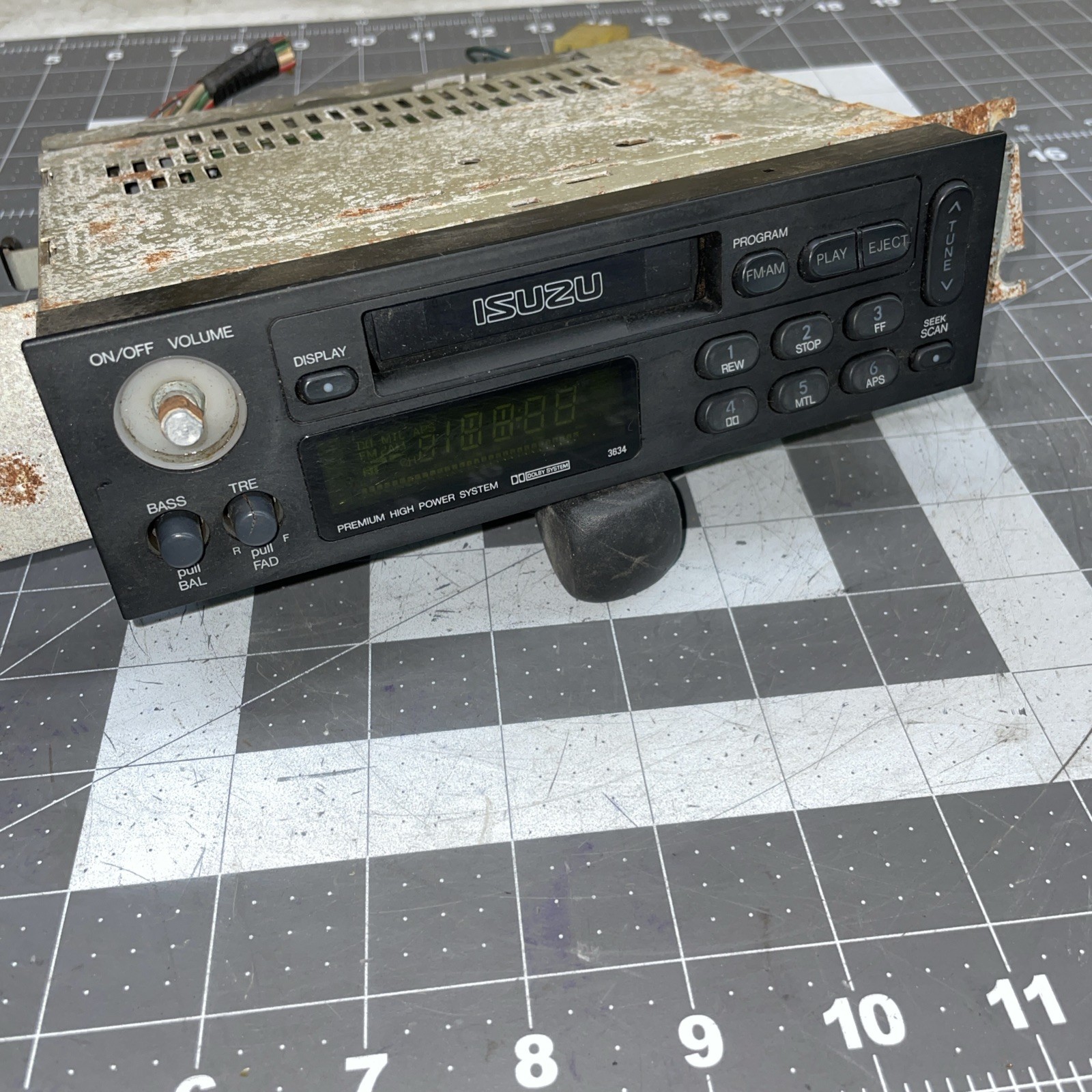 Isuzu AM FM Cassette Tape Player Factory Car Stereo Radio 8-97070-488-2