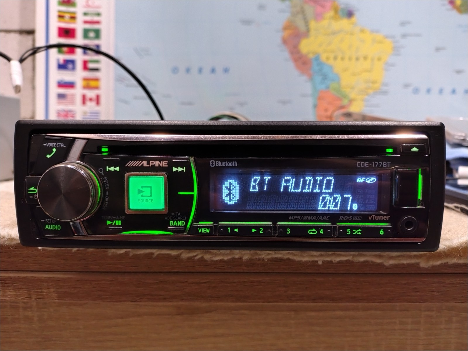 Alpine CDE-177BT Car Stereo CD Media Receiver Fully Working Great Shape
