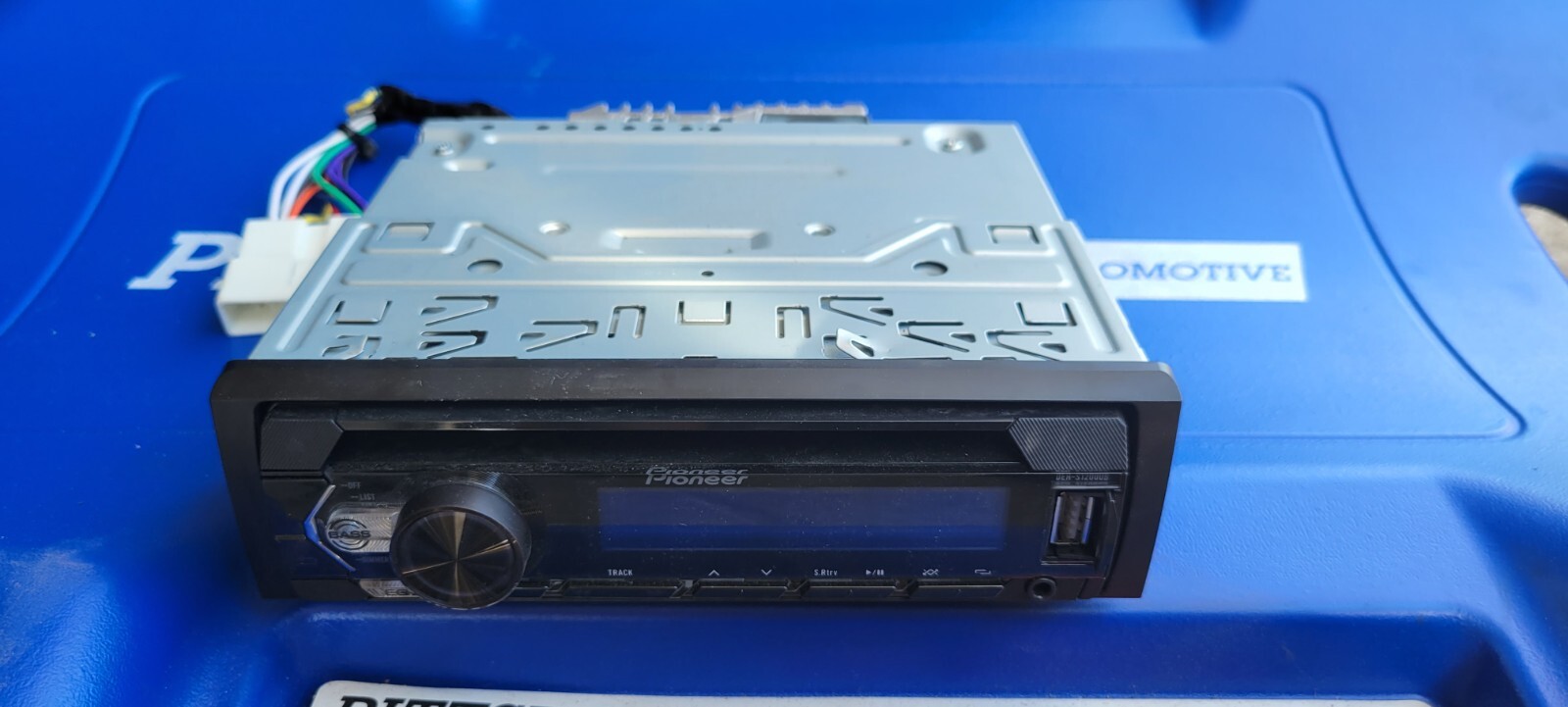 PIONEER Single-Din in-Dash CD Player with USB Port DEH S1200UB