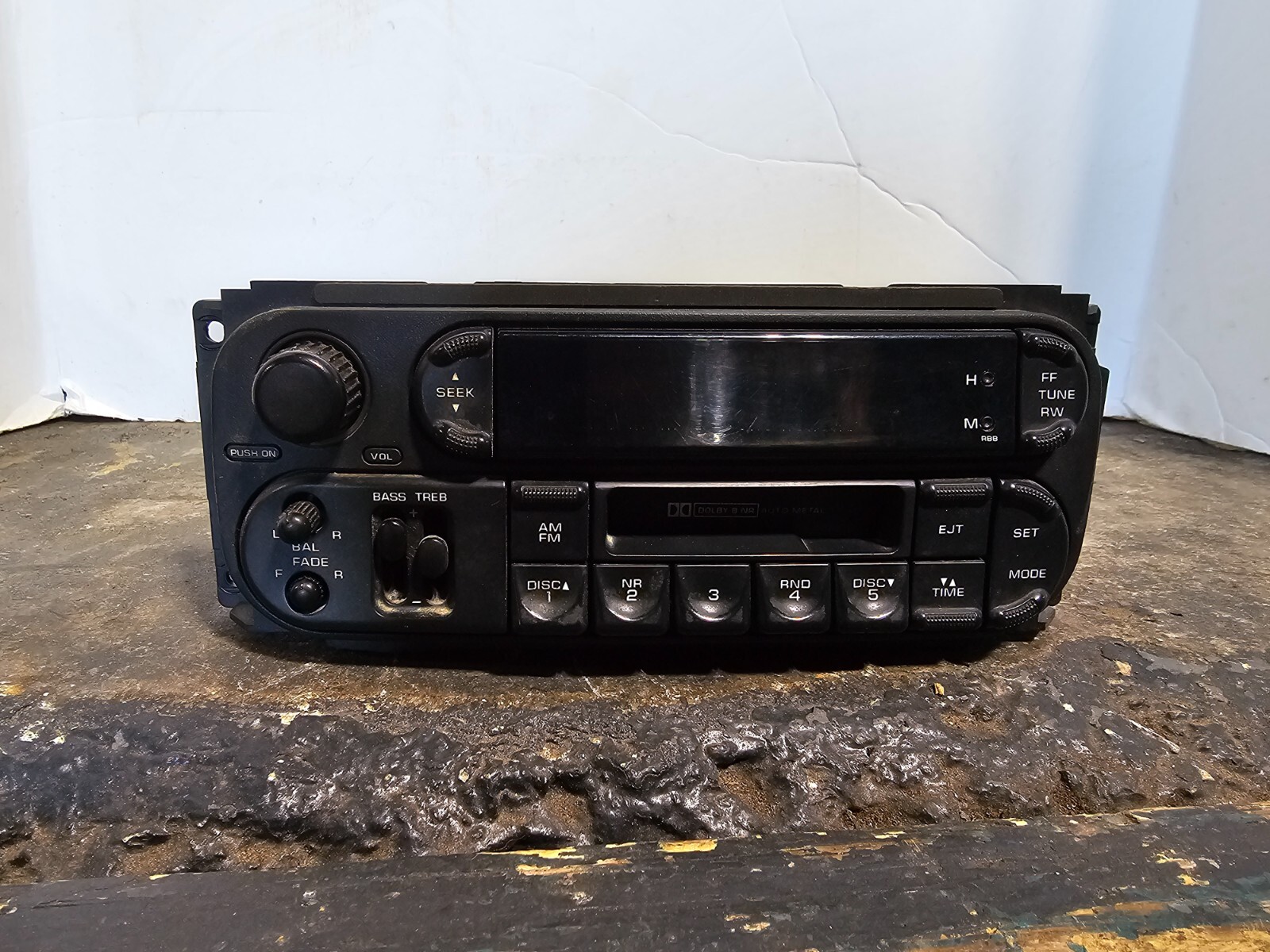 Mopar AM FM TAPE FACTORY DASH UNIT #05064335AH