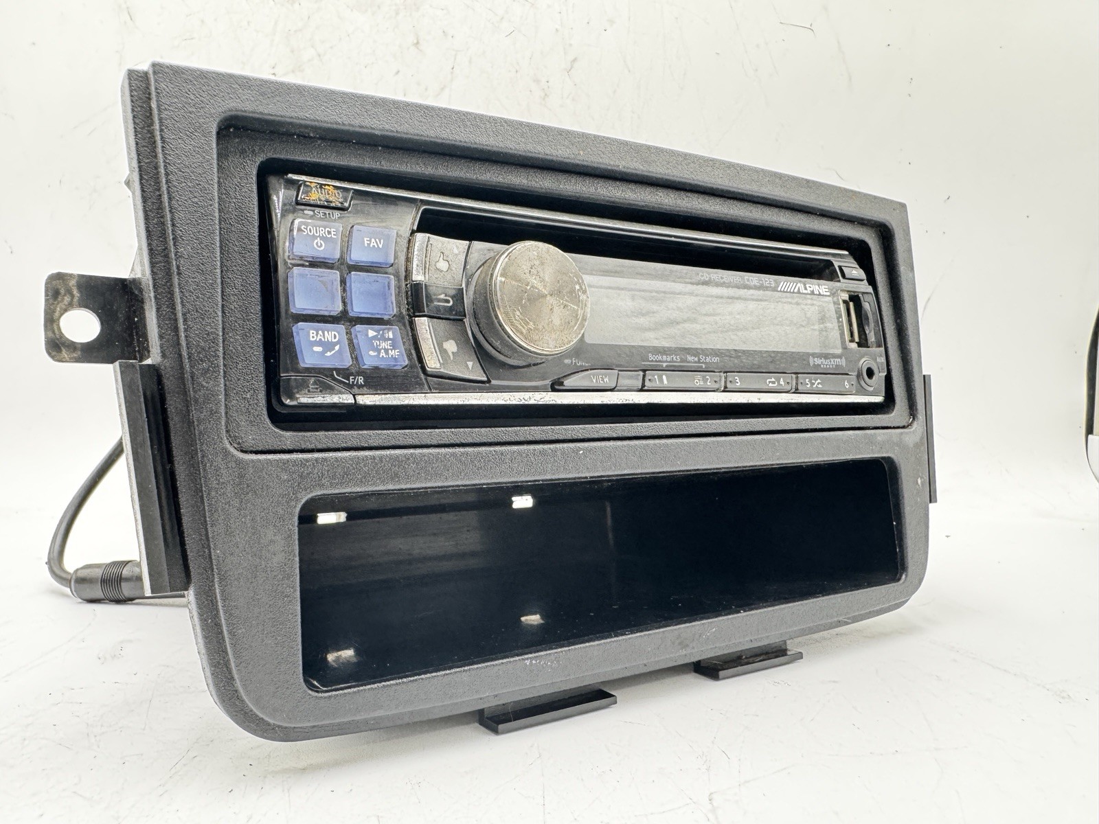 Alpine CDE-123 Radio USB AUX CD In-Dash Receiver 1DIN W/ Wire