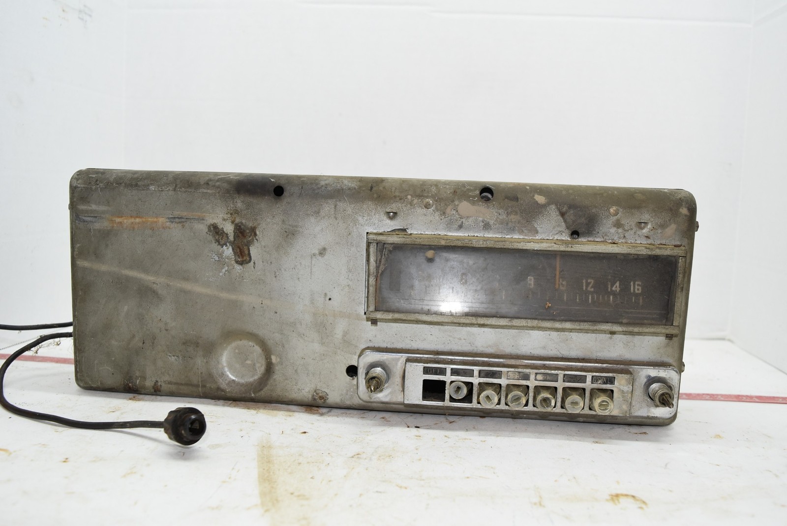 1949 CHRYSLER VINTAGE ANTIQUE USED AM RADIO MISSING KNOBS UNTESTED MOPAR # 805