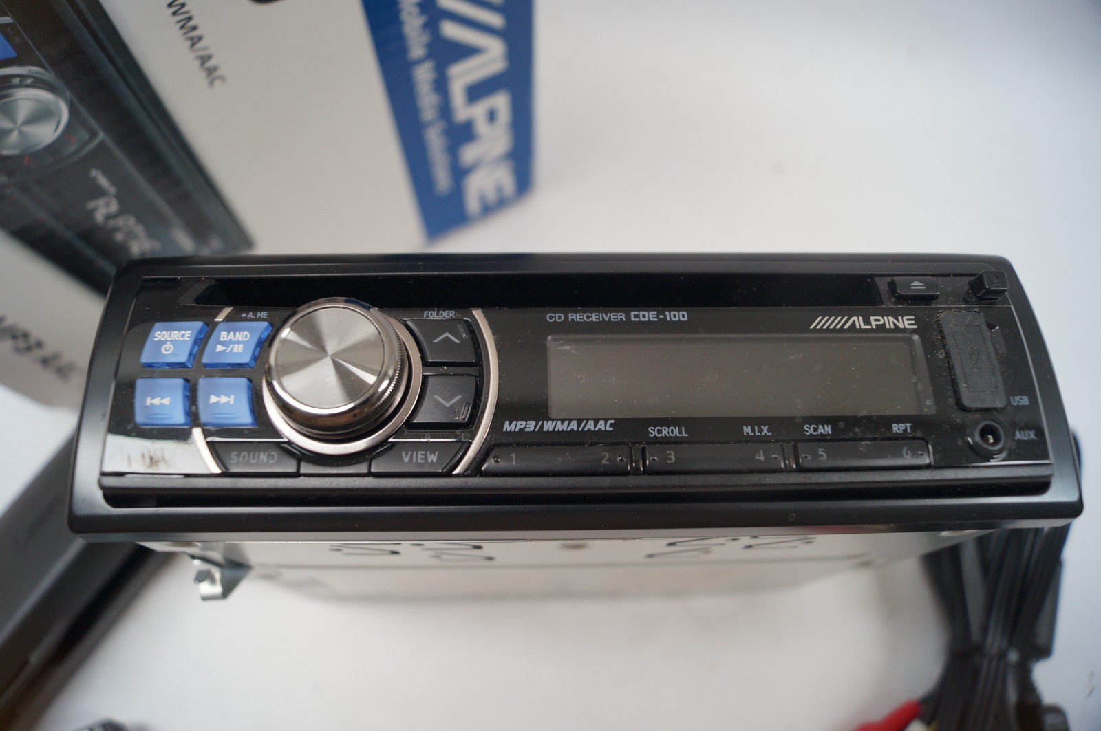 Alpine CDE-100 CD Player MP3 In-Dash Auto Radio USB Detachable Face WORKING F153