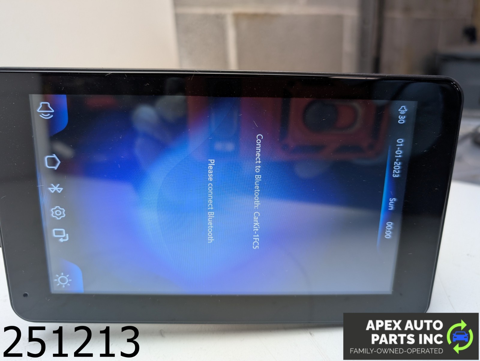AFT 2012 Audi Q5 2.0L 7″ Portable Wireless Car Stereo