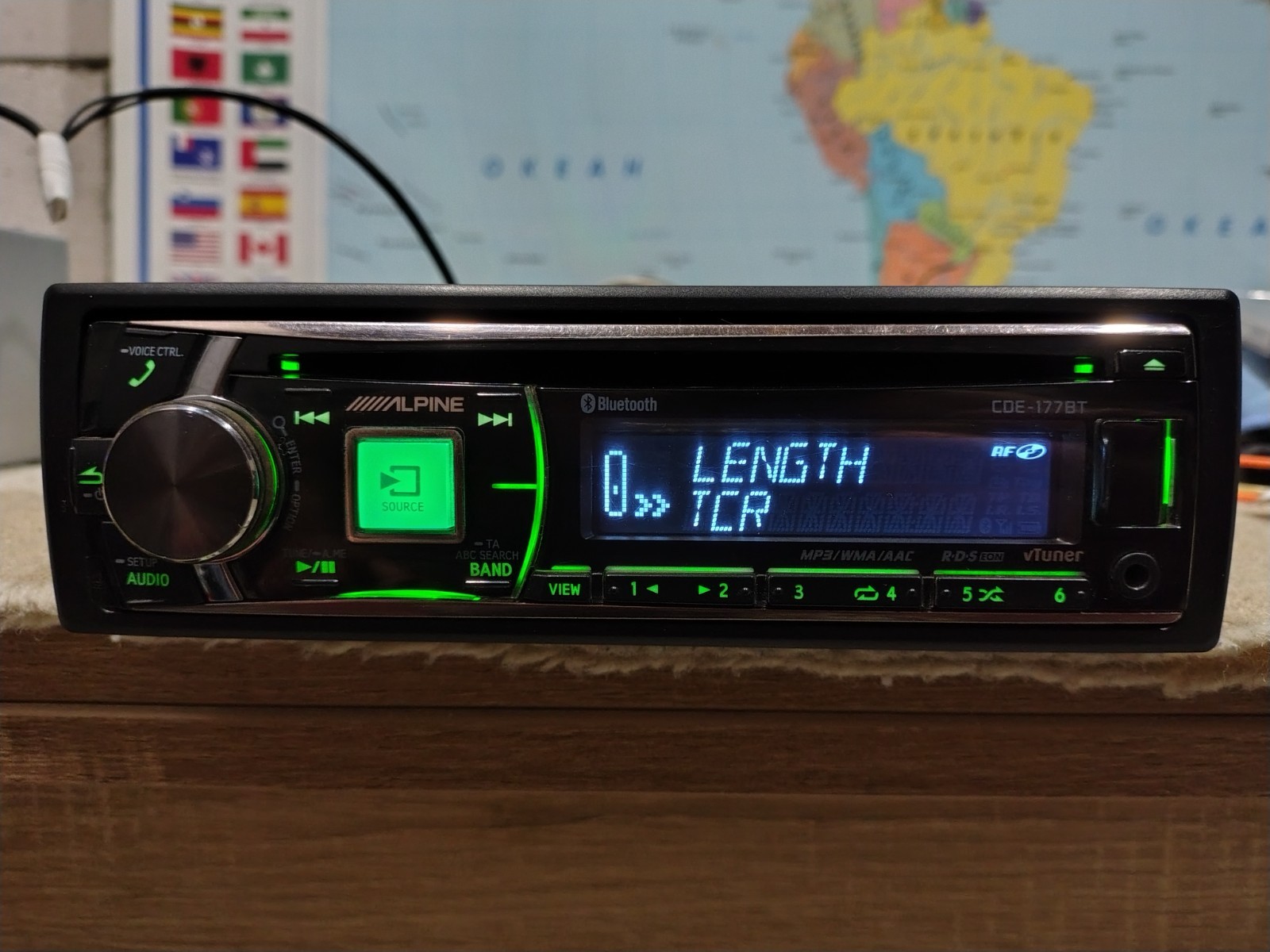 Alpine CDE-177BT Car Stereo CD Media Receiver Fully Working Great Shape
