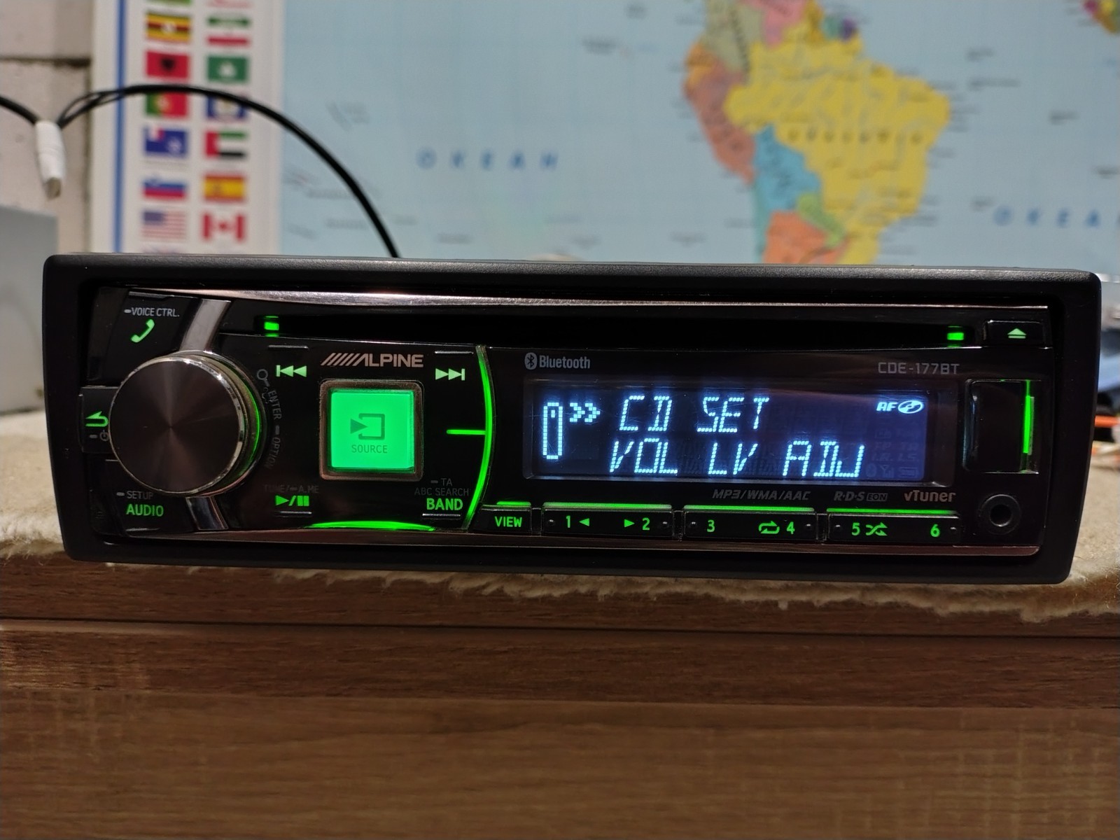 Alpine CDE-177BT Car Stereo CD Media Receiver Fully Working Great Shape