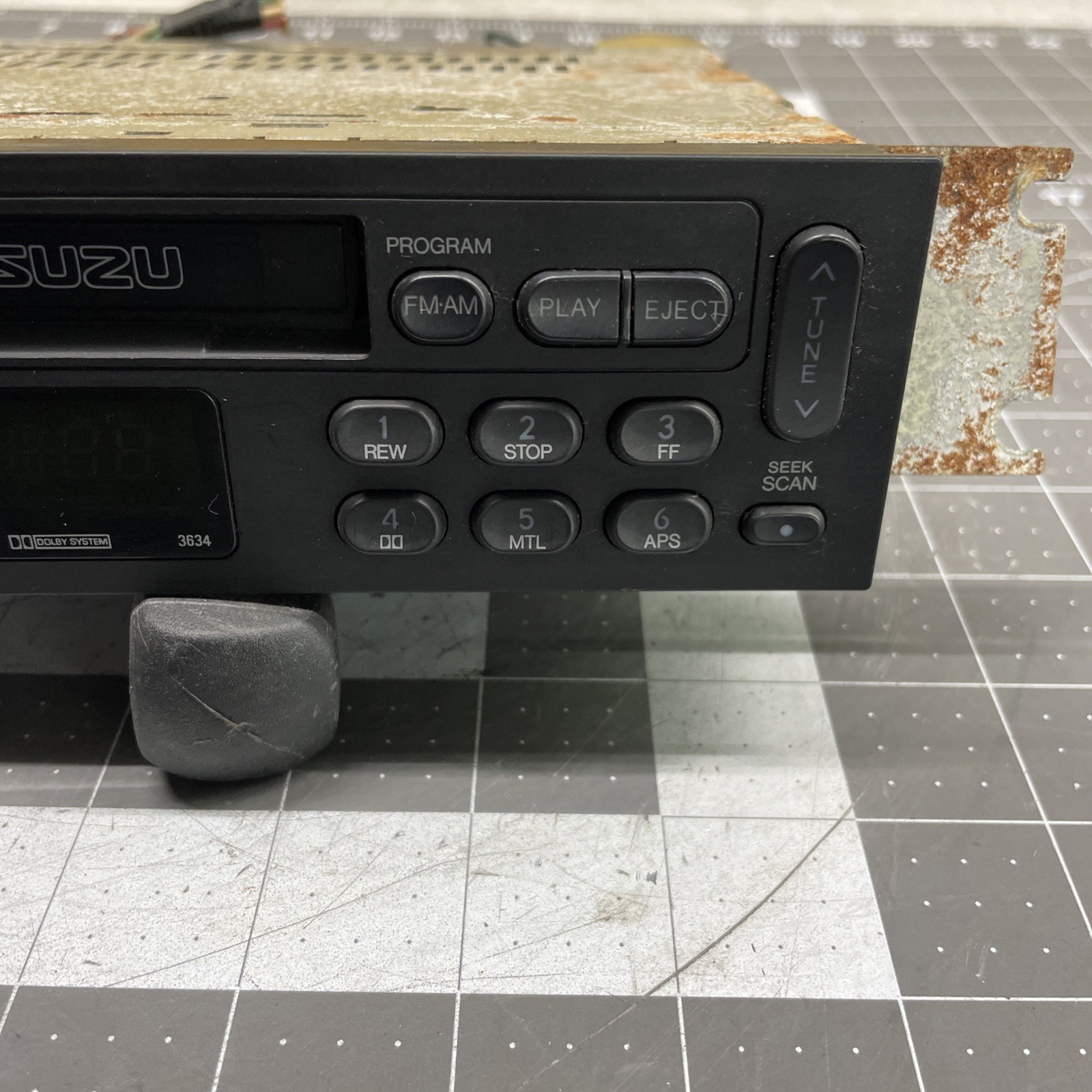 Isuzu AM FM Cassette Tape Player Factory Car Stereo Radio 8-97070-488-2