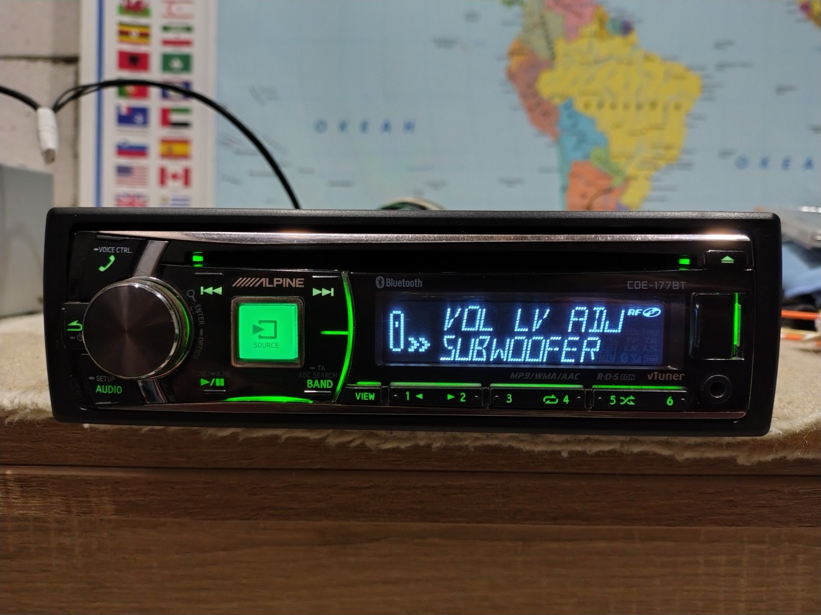 Alpine CDE-177BT Car Stereo CD Media Receiver Fully Working Great Shape