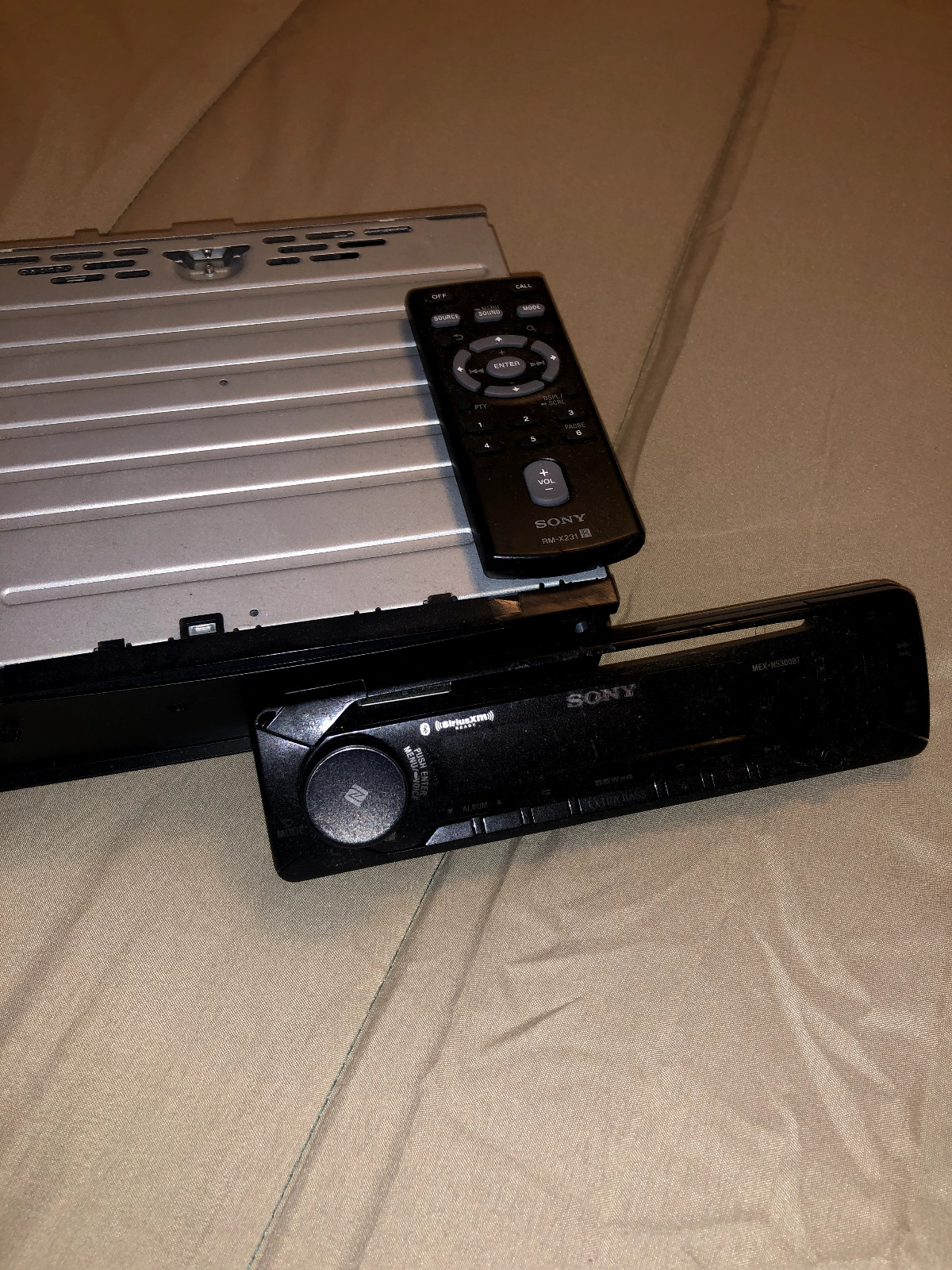 Sony MEX-N5300BT SIRIUS XM Bbtooth Black Face-off Radio with remote