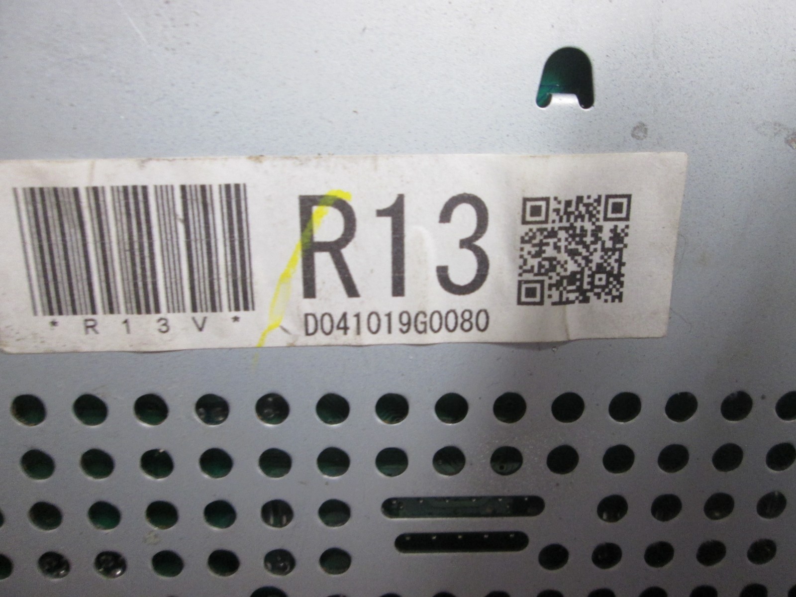 2004-2006 Subaru Forester Radio Weather Band Receiver 6 CD 86201SA110 NOT TESTED