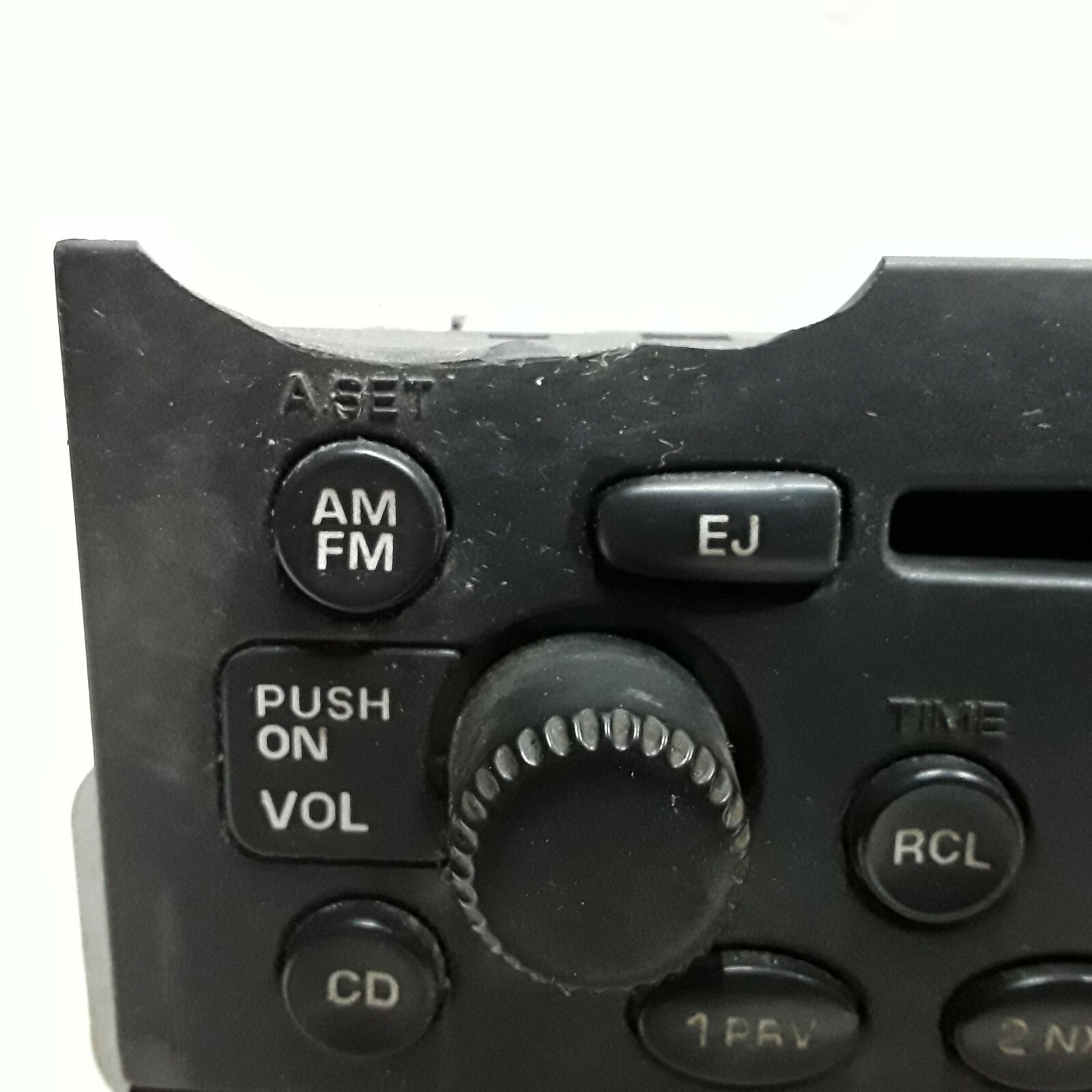 04 05 Saturn Ion Saturn Vue AM FM single CD radio receiver OEM 22722992 damaged