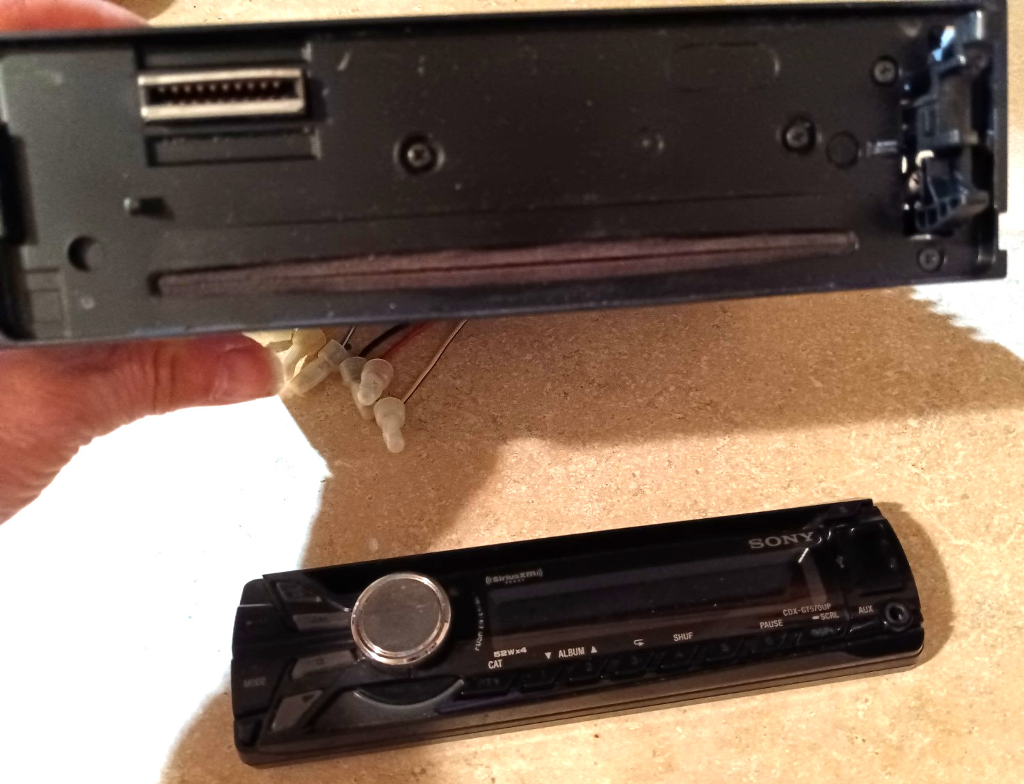 Sony FM/AM SiriusXM Compact Disc Player w/Detachable Face Model#CDX-GT570UP