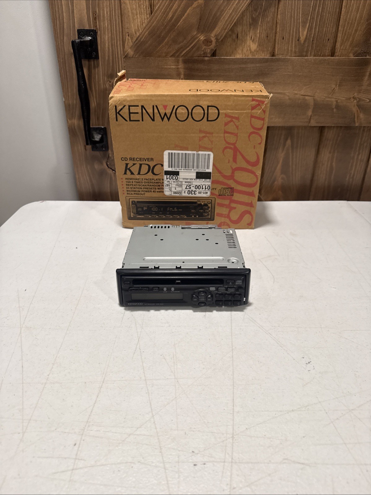 Kenwood CD Receiver with (KDC-3005) Pre-owned Not Tested With Box
