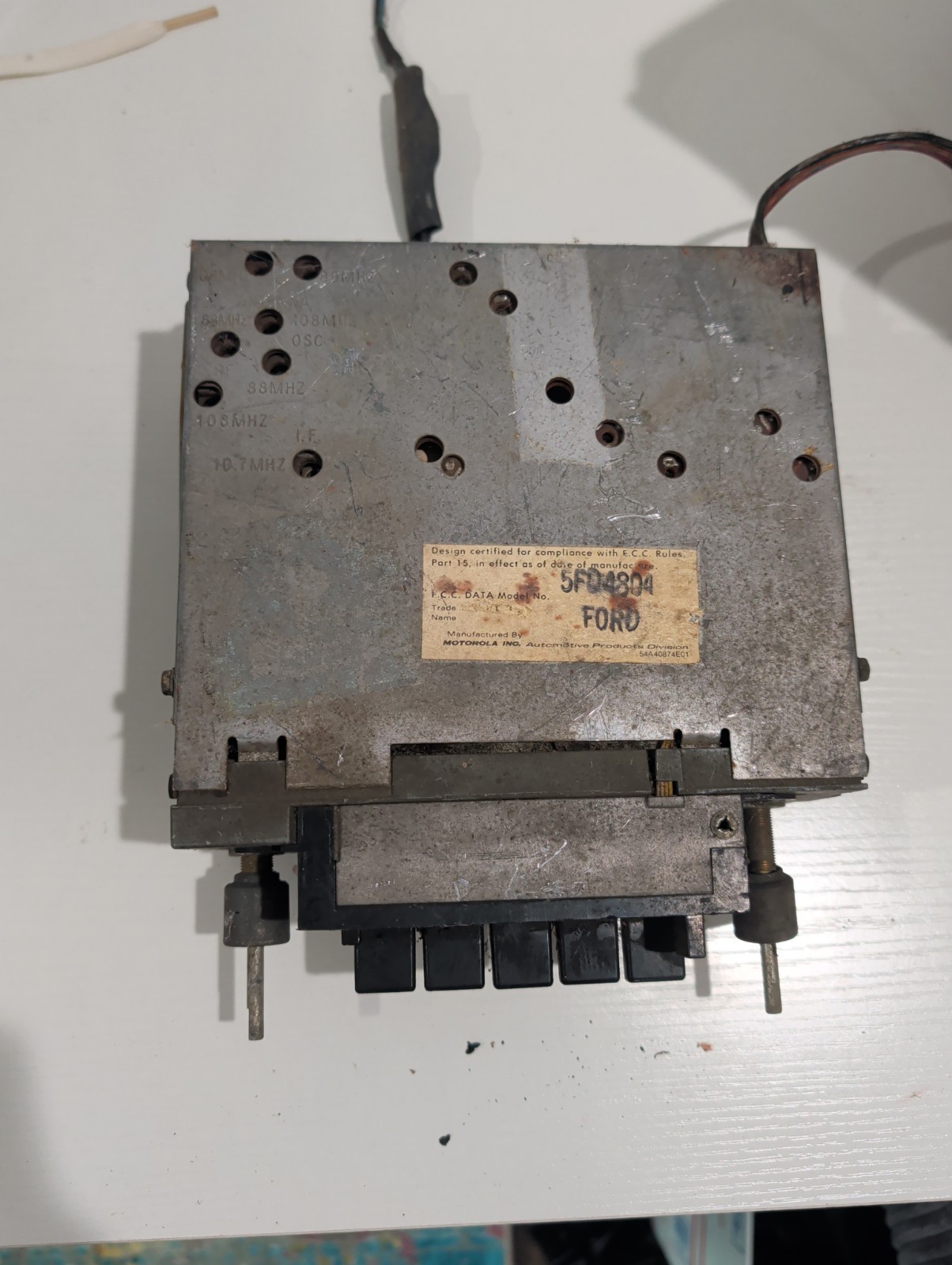 Ford Motorola AM/FM Quadrasonic 8-Track Tape Radio D8AF-19A188-AA / 5FD4804 -OEM