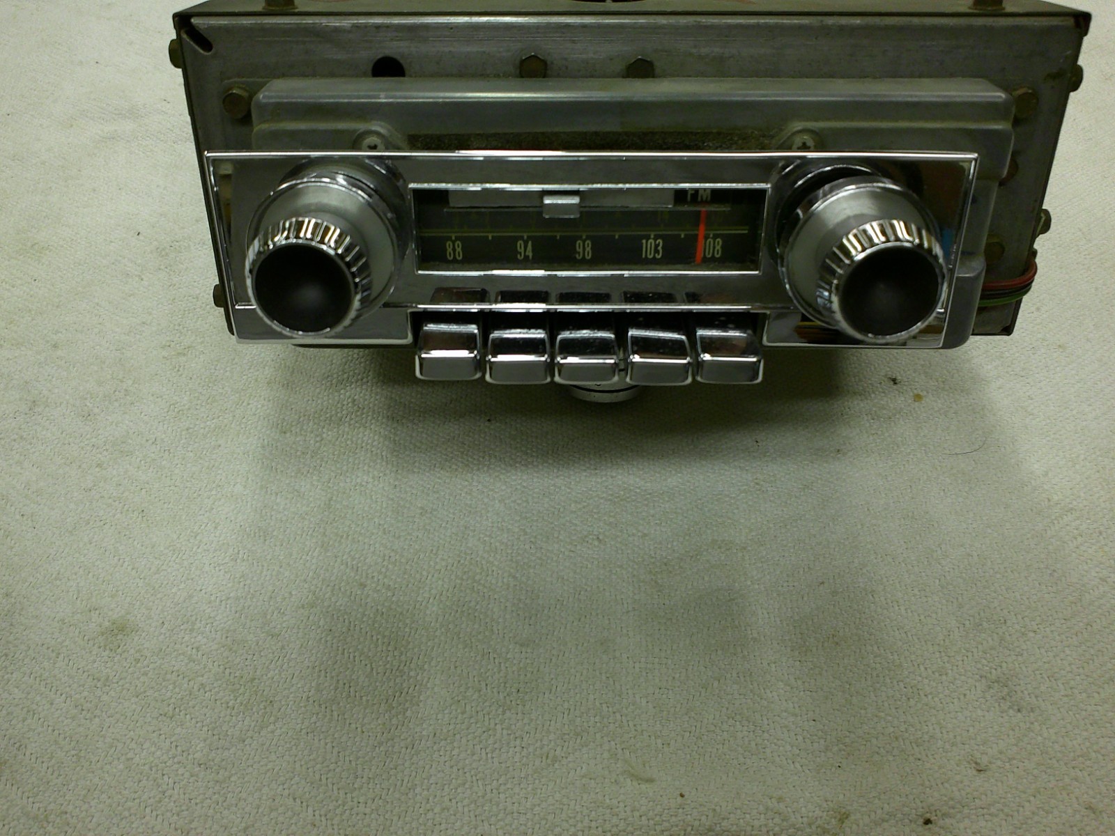 1964 NEW YORKER AM FM RADIO OEM USED CHRYSLER