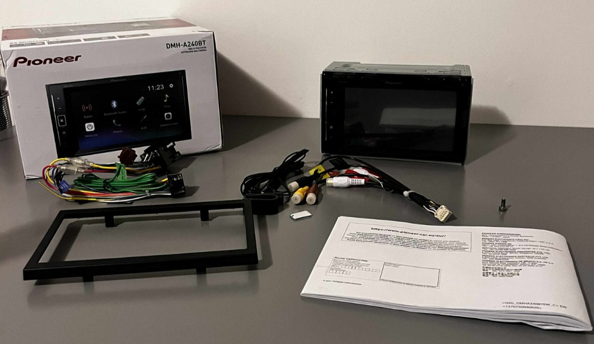 Pioneer DMH-240EX 6.2″ Car Digital Media Receiver