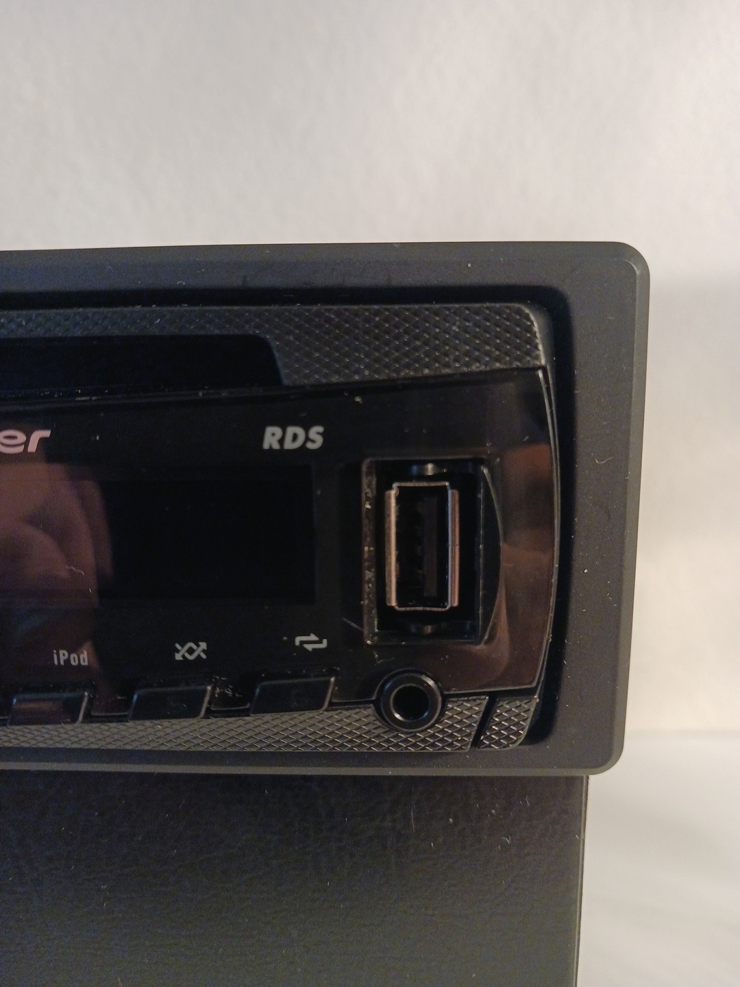 Vintage Pioneer DEH-3300UB Car CD Player/WMA/MP3/USB In Dash Receiver 50WX4 Amp