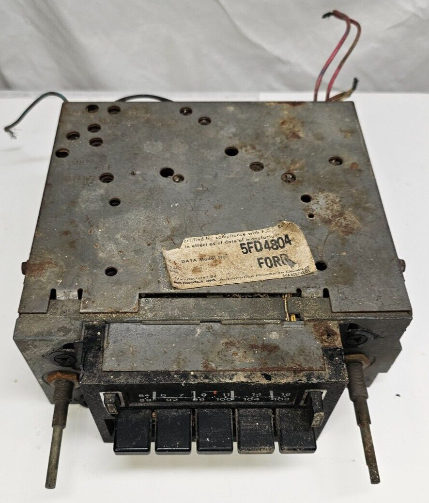 Ford Motorola AM/FM Quadrasonic 8-Track Tape Radio D8AF-19A188-AA / 5FD4804 -OEM