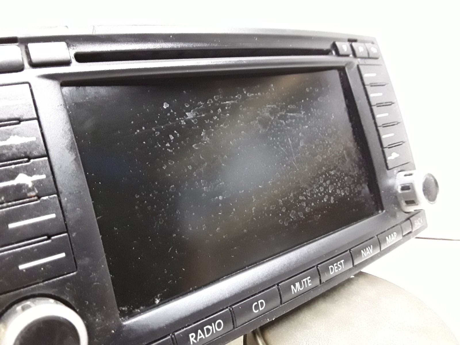 04 05 Volkswagen Touareg AM FM CD navigation GPS unit 7L6 035 191 D