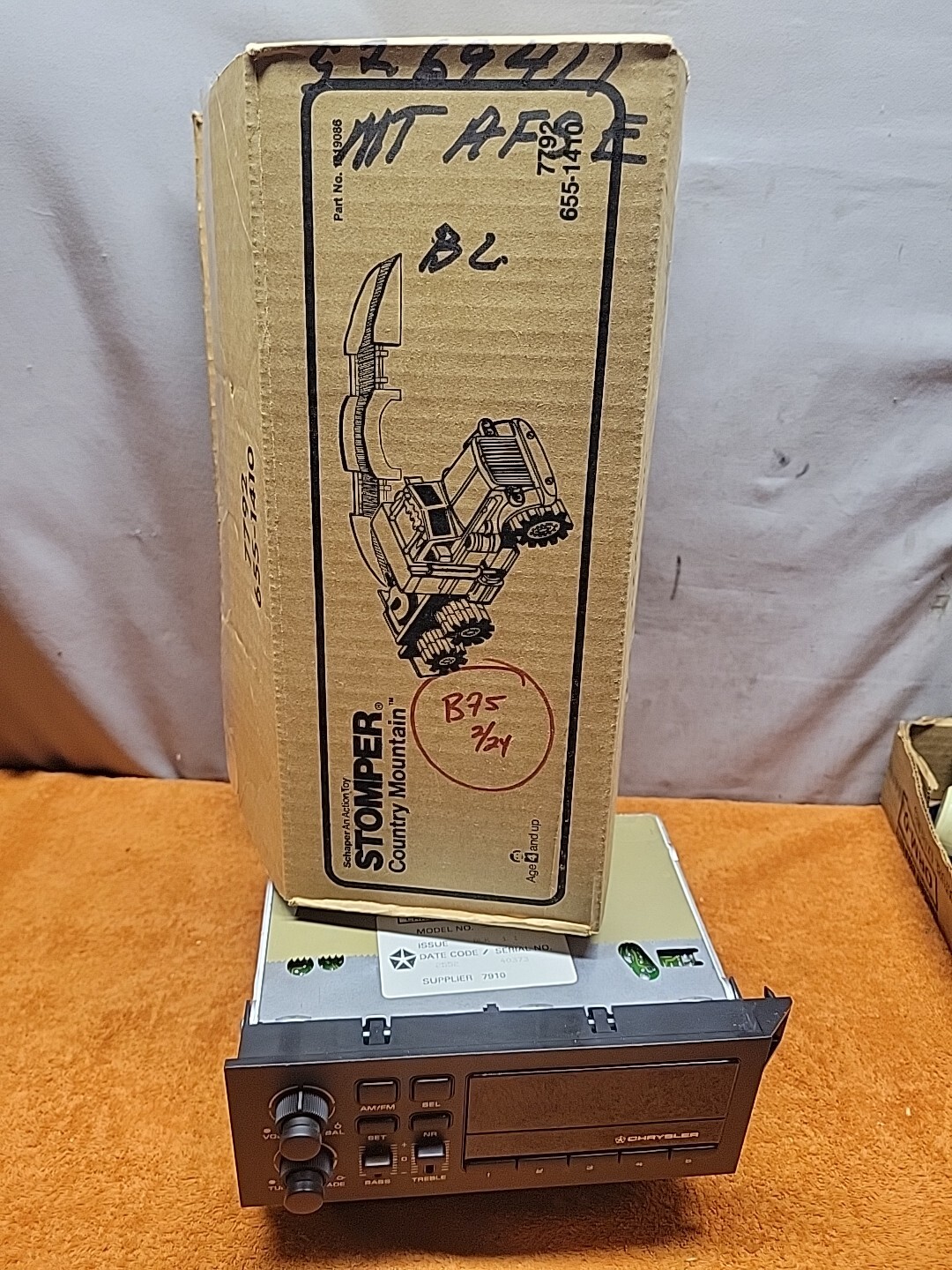 B75•Chrysler Corporation OEM In Dash Unit Car AM-FM Stereo Audio Model #5269411