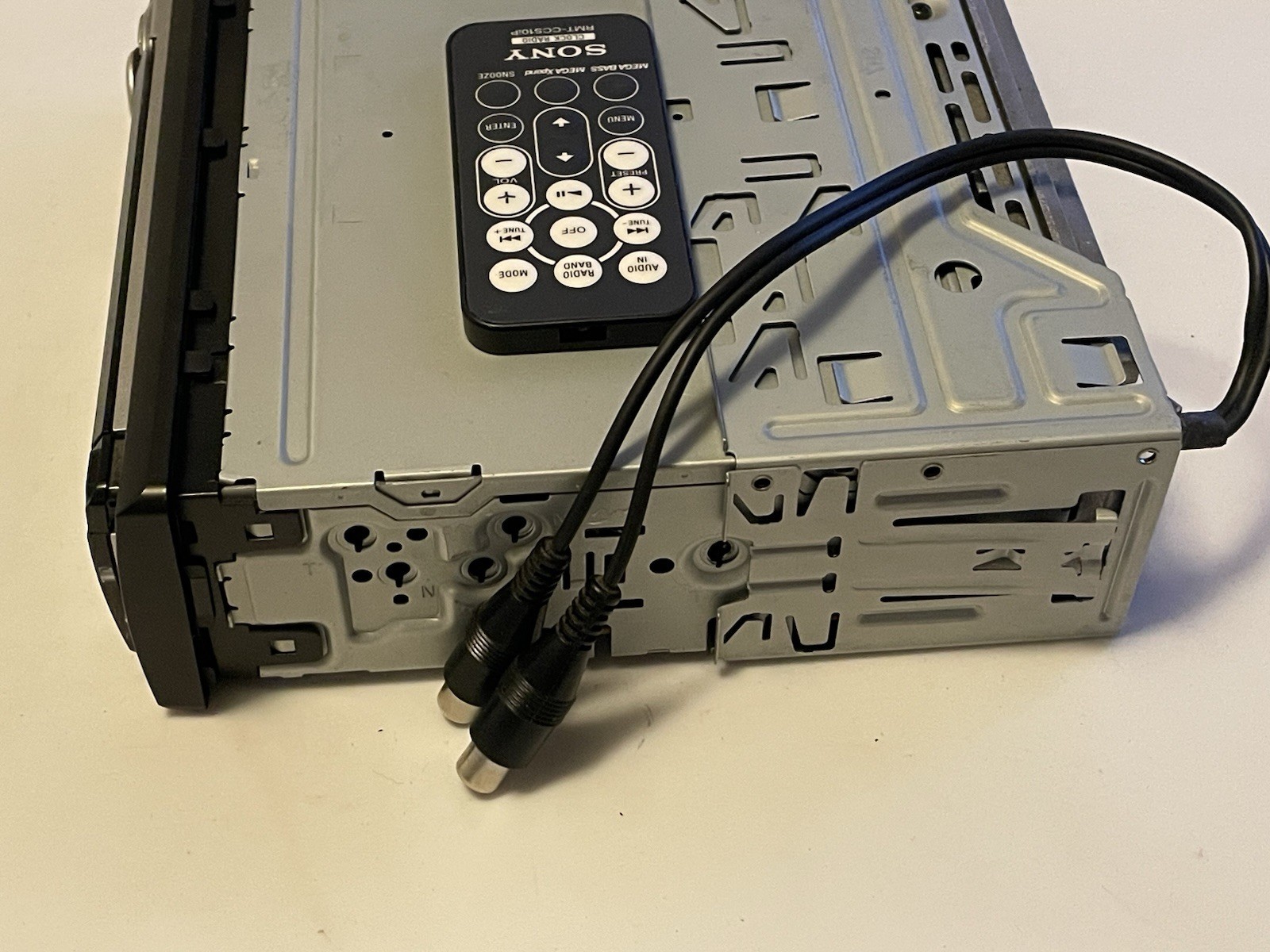 Sony FM/AM Compact Disc Player MP3 Model CDX-FW570 Xplod With OEM Remote
