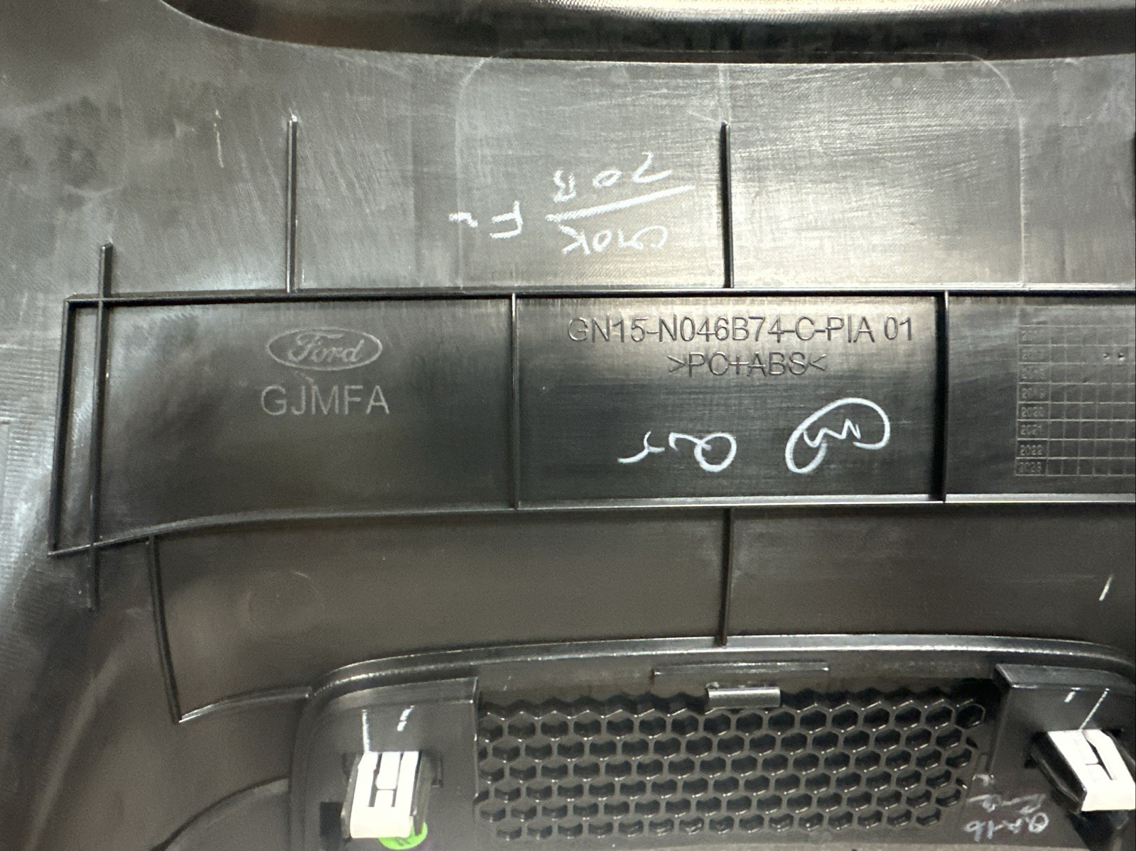 2018 2019 2020 FORD ECOSPORT RADIO TOUCH SCREEN BEZEL TRIM PANEL SURROUND OEM