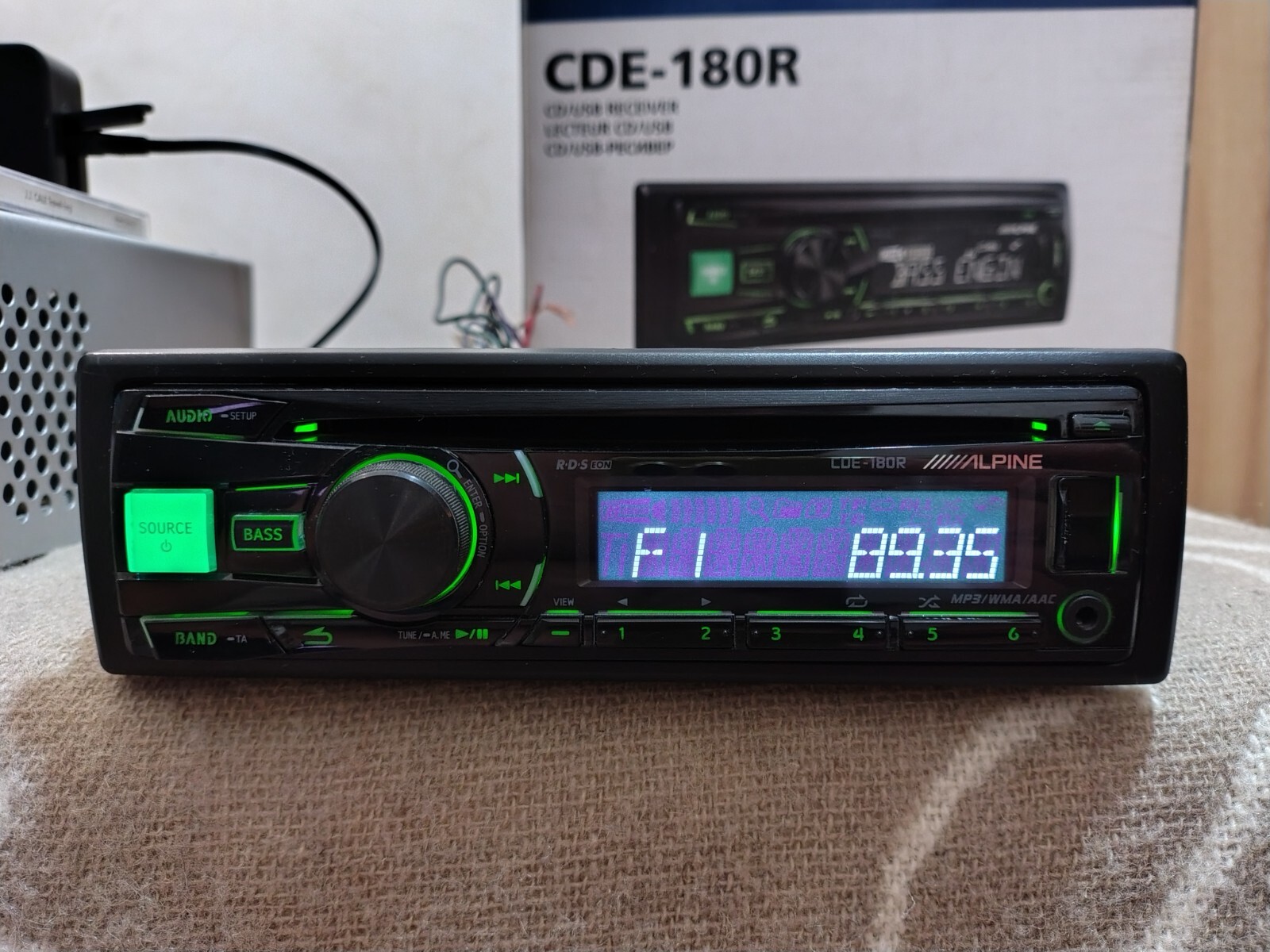 Alpine CDE-180R Car Stereo Mobile Media Receiver Fully Working Good Shape BOX