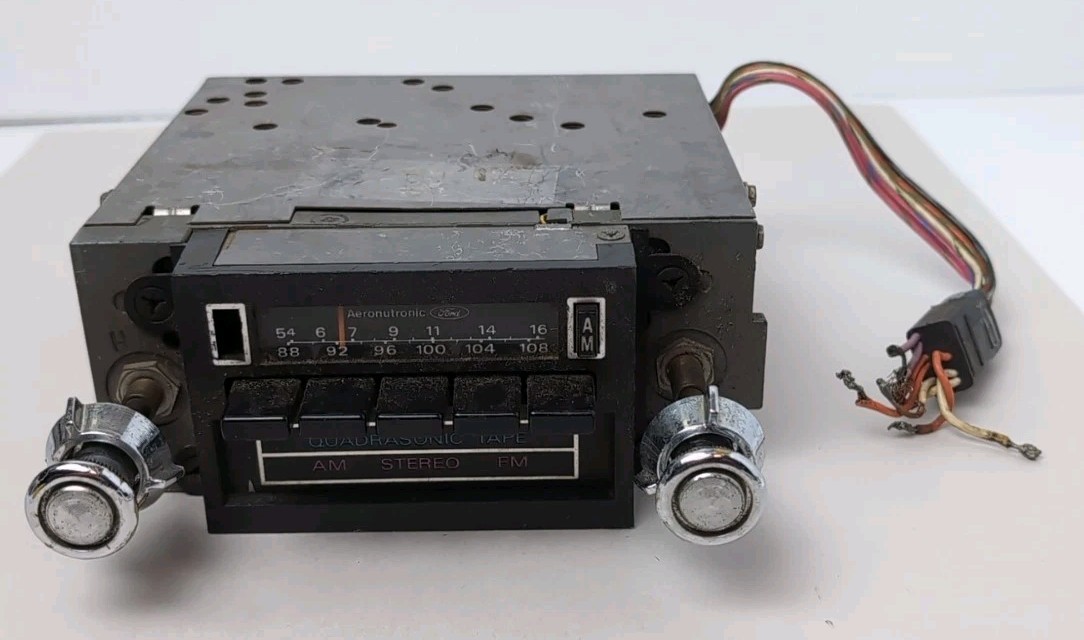 Ford AM/FM Quadrasonic 8-Track Tape Radio D8AF-19A188-AA Sold As Is Not Tested