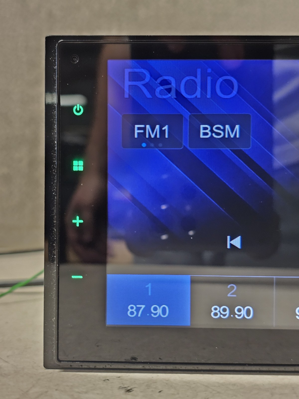 Pioneer DMH-342EX 6.8″ Touchscreen Bluetooth Radio Receiver AM/FM 13 Band EQ