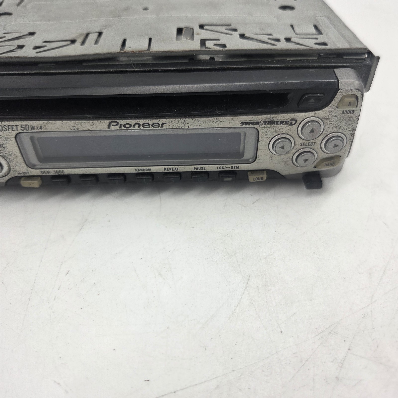 Pioneer DEH-1600 MOSFET 50Wx4 High Power CD Player with FM/AM Radio