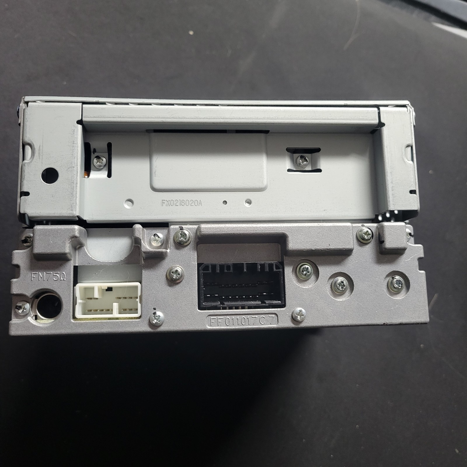 02-06 Honda CRV AM FM 6 disc CD Radio receiver 1TN1 39100-SCA-A201 FOR REPAIR!!