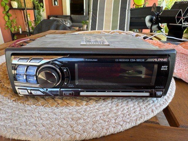 Alpine CDA-9853 High End Stereo / Classic Alpine