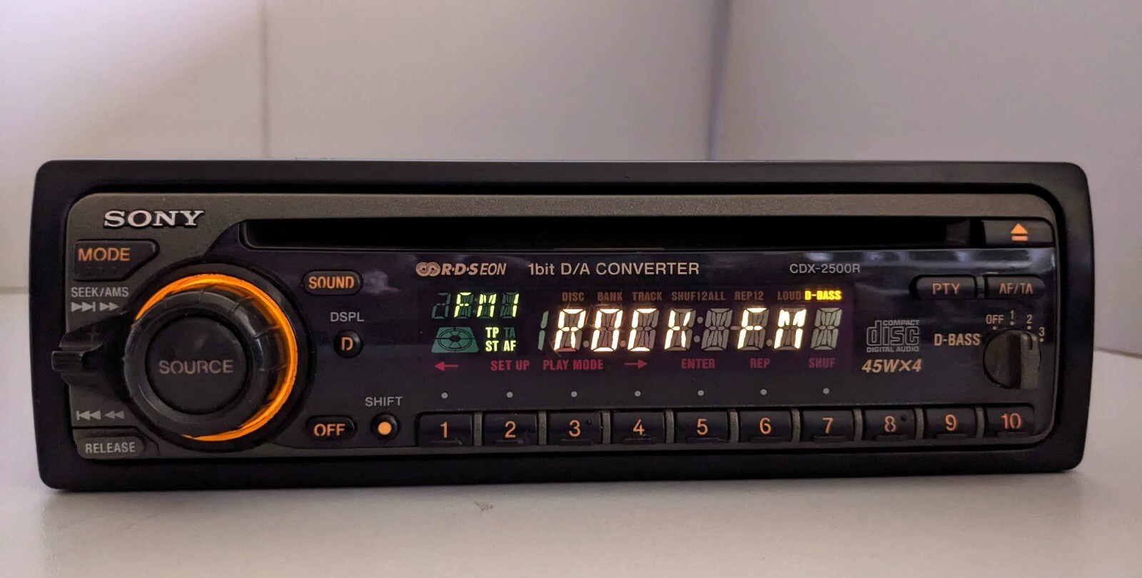 Oldschool Sony CDX-2500R FM/AM Radio CD Player 4 x 45 Watt 1 Bit D/A Converter