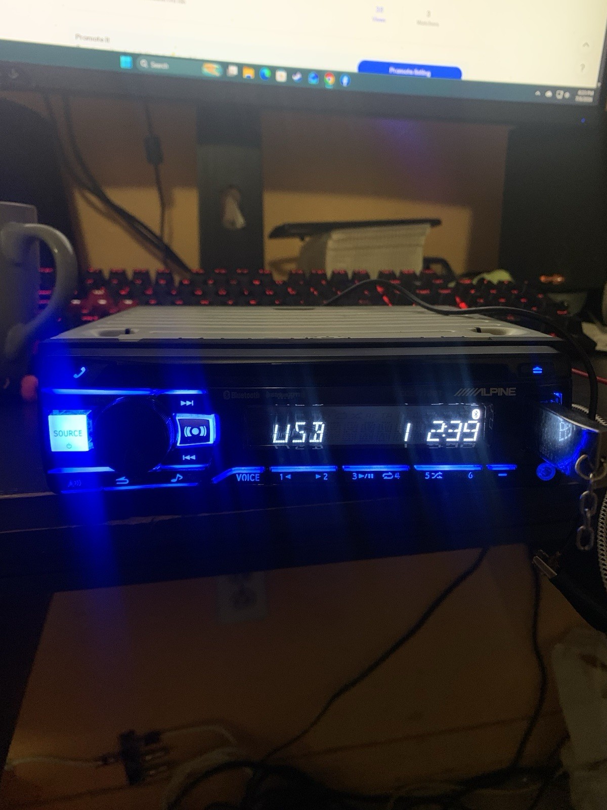 Alpine CDE-172BT Car Stereo