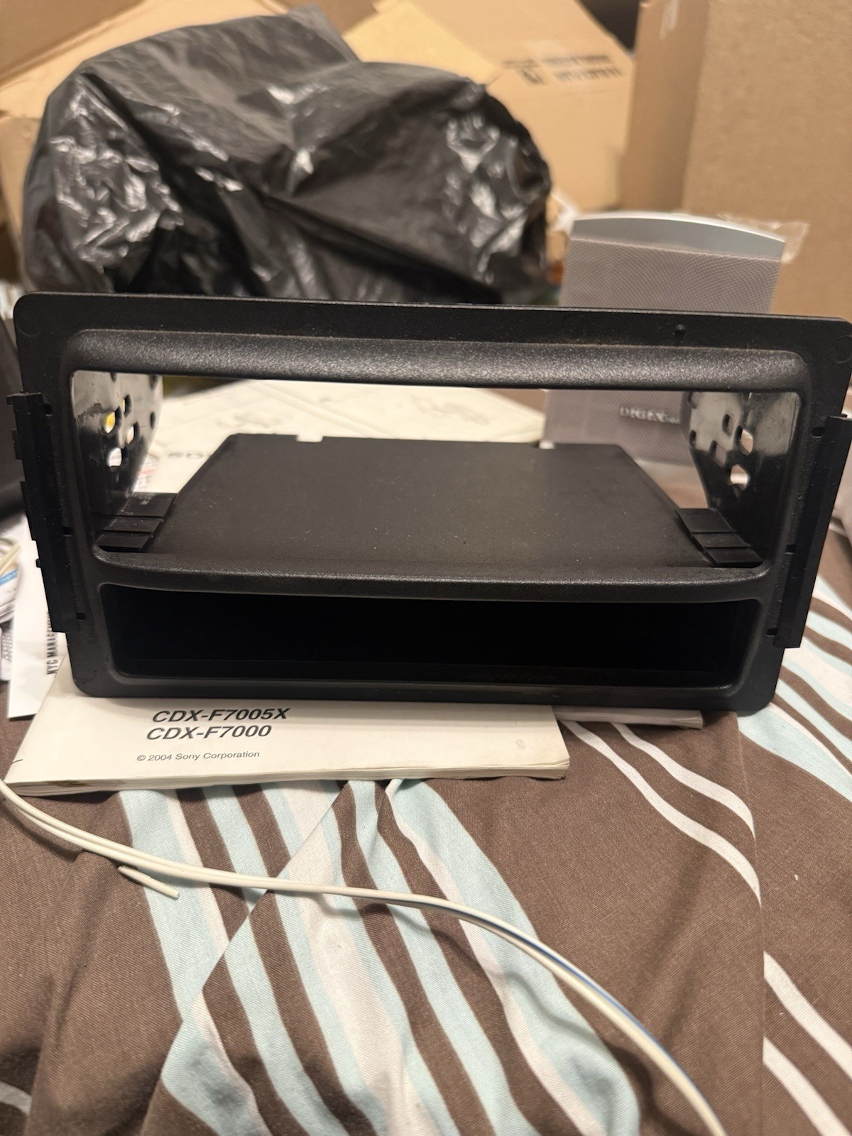 Sony Xplod SONY MODEL NO. CDX-F7000 CD/AM/FM Player with Remote