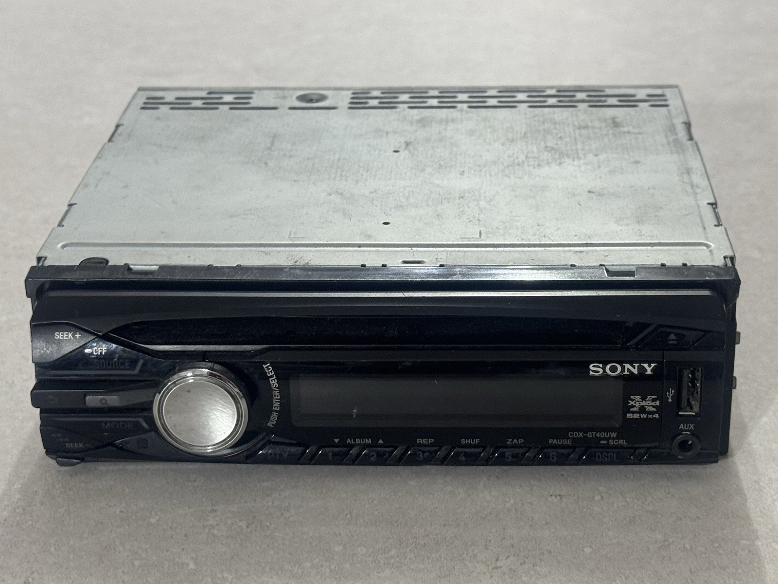 Sony CDX-GT40UW AM/FM Auto CD Player w/ Removable Faceplate See Description