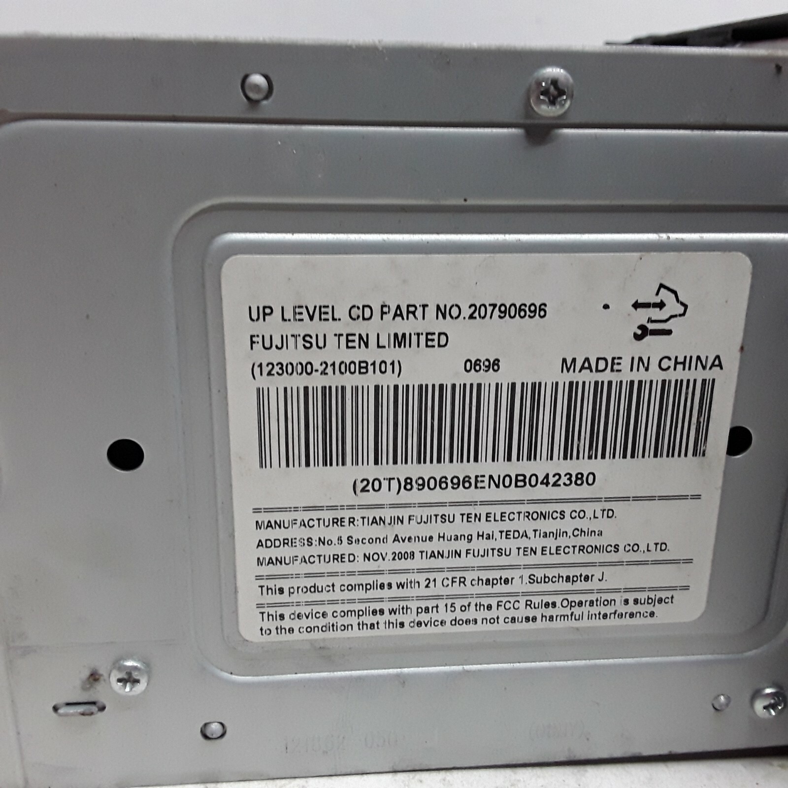 09 10 Saturn Vue AM FM CD radio receiver OEM 20790696